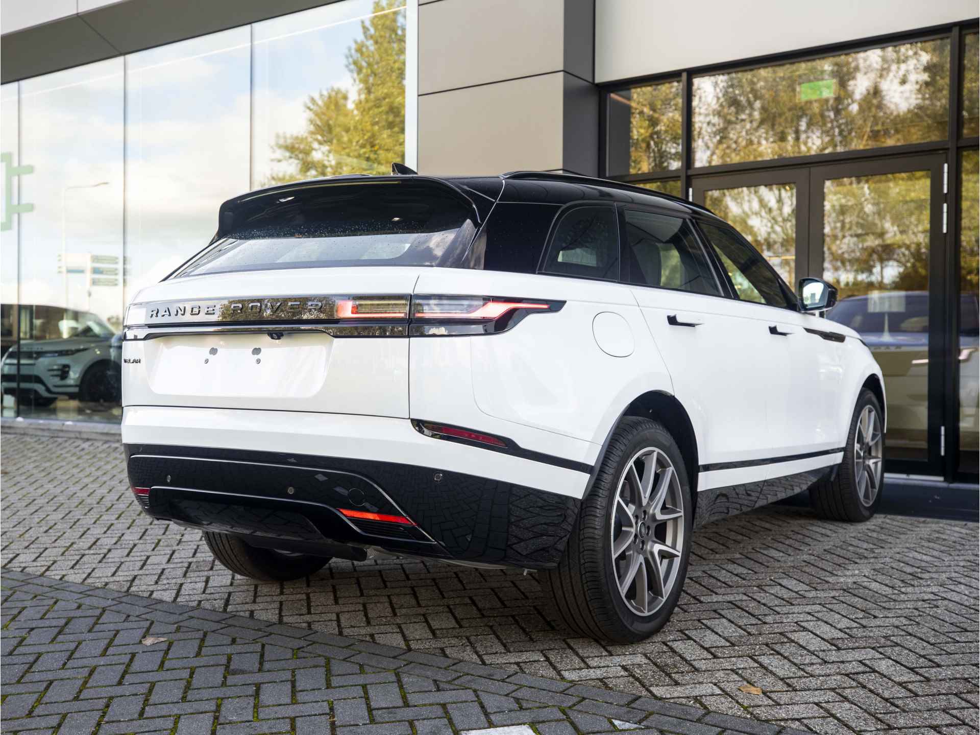 Land Rover Range Rover Velar P400e 404pk AWD Dynamic HSE PHEV | Ostuni White | Head-up Display | Black Pack | Ambiance Verlichting | Stoelventilatie - 16/55