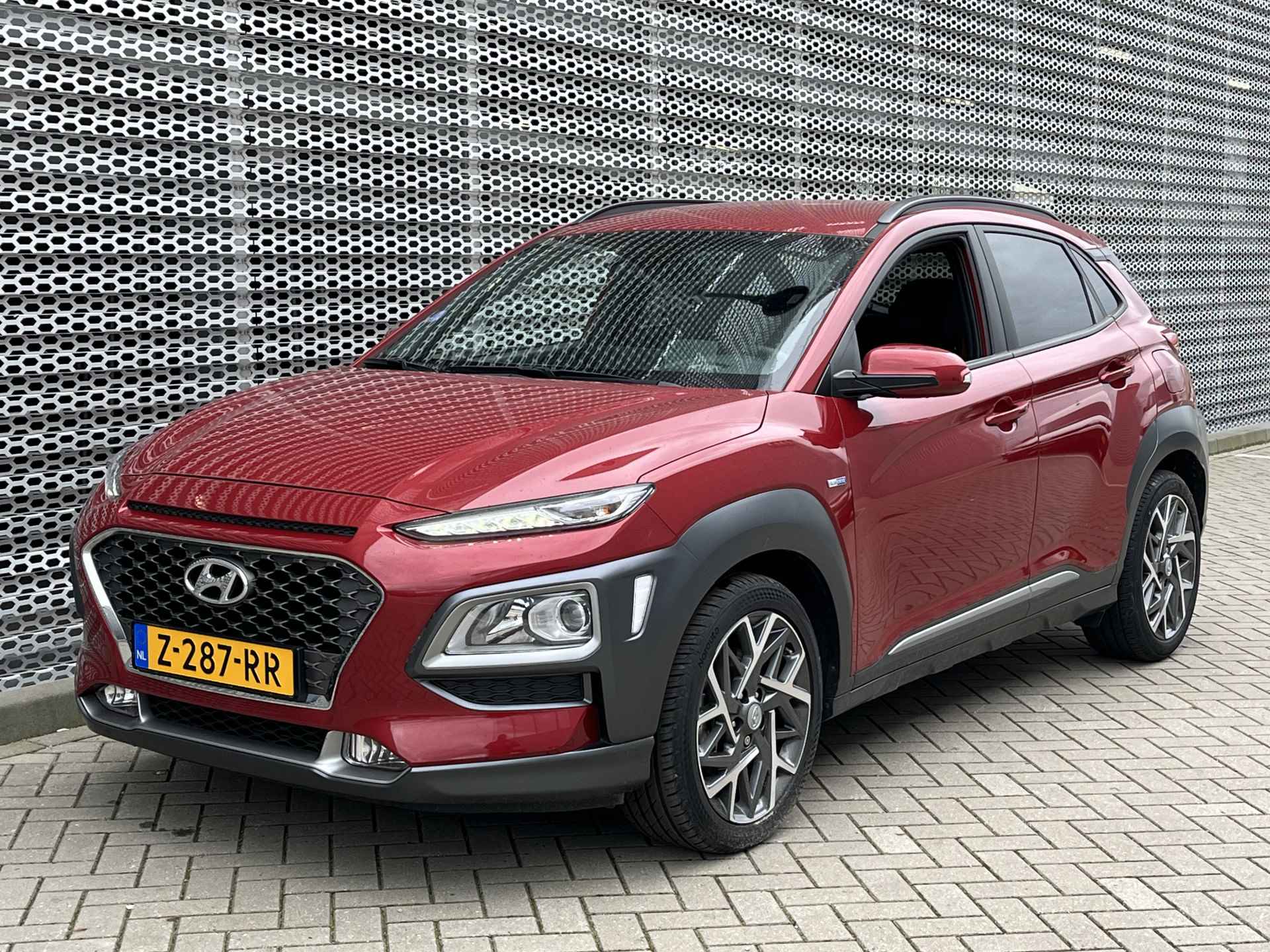 Hyundai KONA 1.6 GDI HEV Fashion Design | LEDER | 18 INCH VELGEN | NAVIGATIE | STOERE COMAPCTE SUV! - 4/38