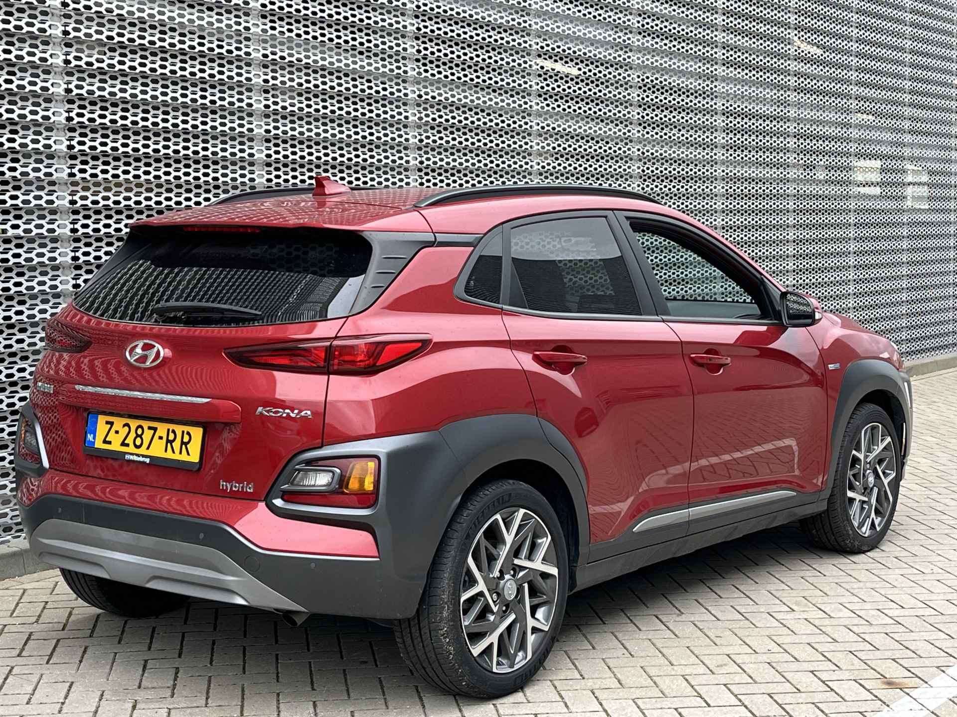 Hyundai KONA 1.6 GDI HEV Fashion Design | LEDER | 18 INCH VELGEN | NAVIGATIE | STOERE COMAPCTE SUV! - 5/38