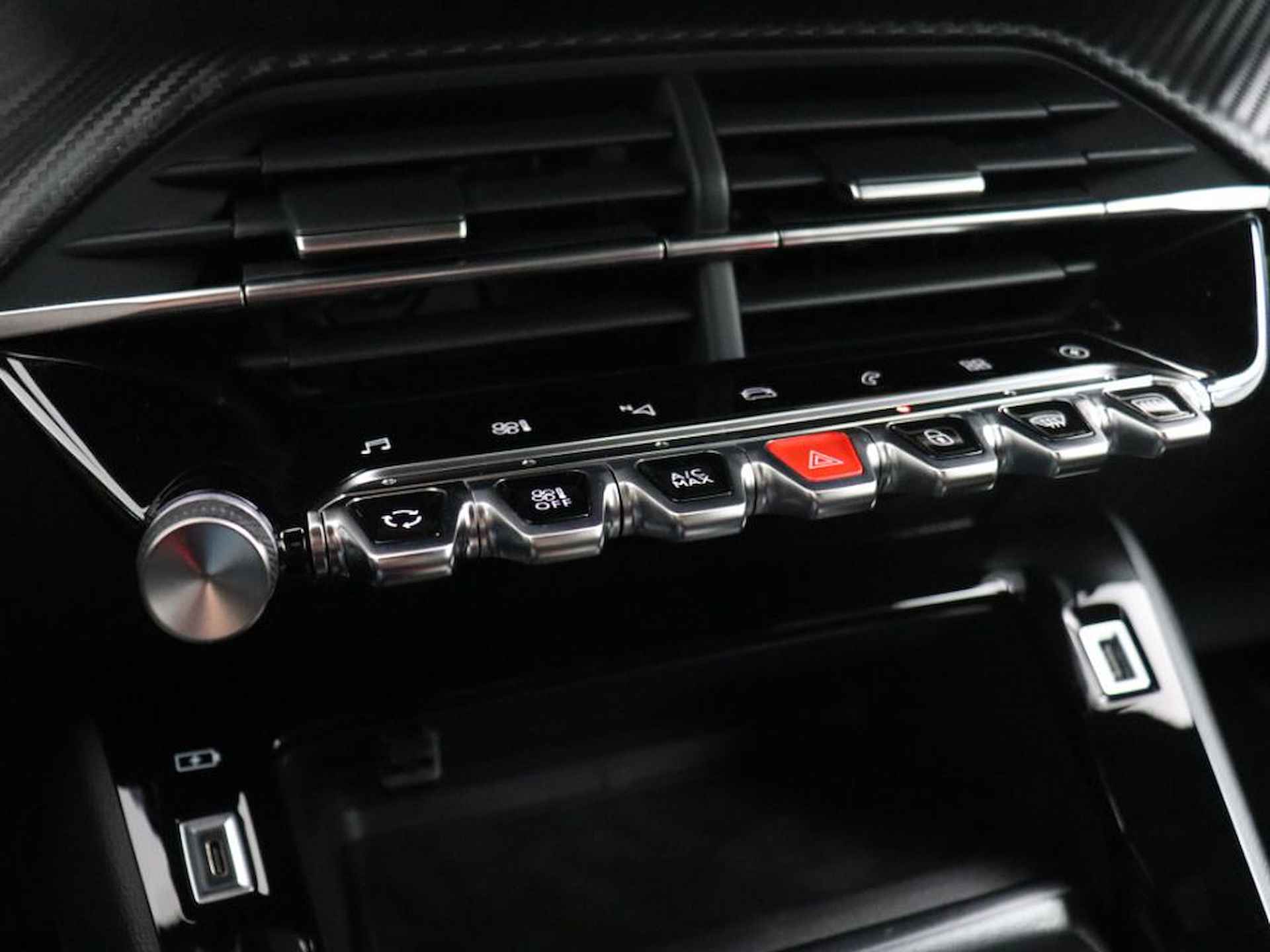 Peugeot e-208 EV GT Pack 50 kWh | BTW | Navigatie | 3-Fase | Apple Carplay | Keyless | DEMO - 9/22