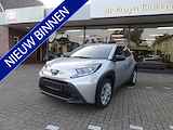 Toyota Aygo X 1.0 VVT-i Automaat play Apple Carplay Android Auto / parkeercamera / 10 jaar garantie / auto komt rechtstreeks van Toyota / rijk