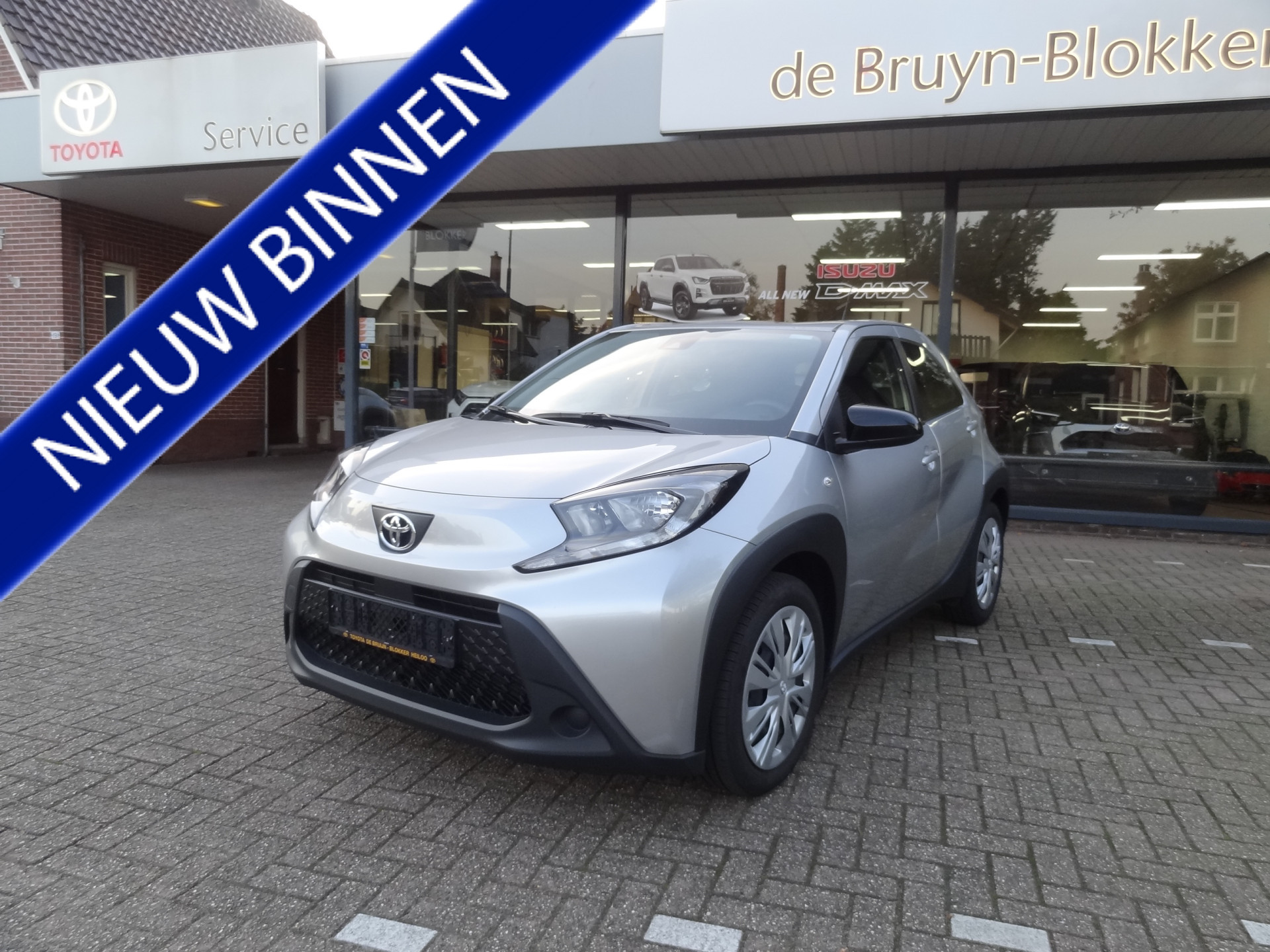 Toyota Aygo X 1.0 VVT-i Automaat play Apple Carplay Android Auto / parkeercamera / 10 jaar garantie / auto komt rechtstreeks van Toyota / rijk