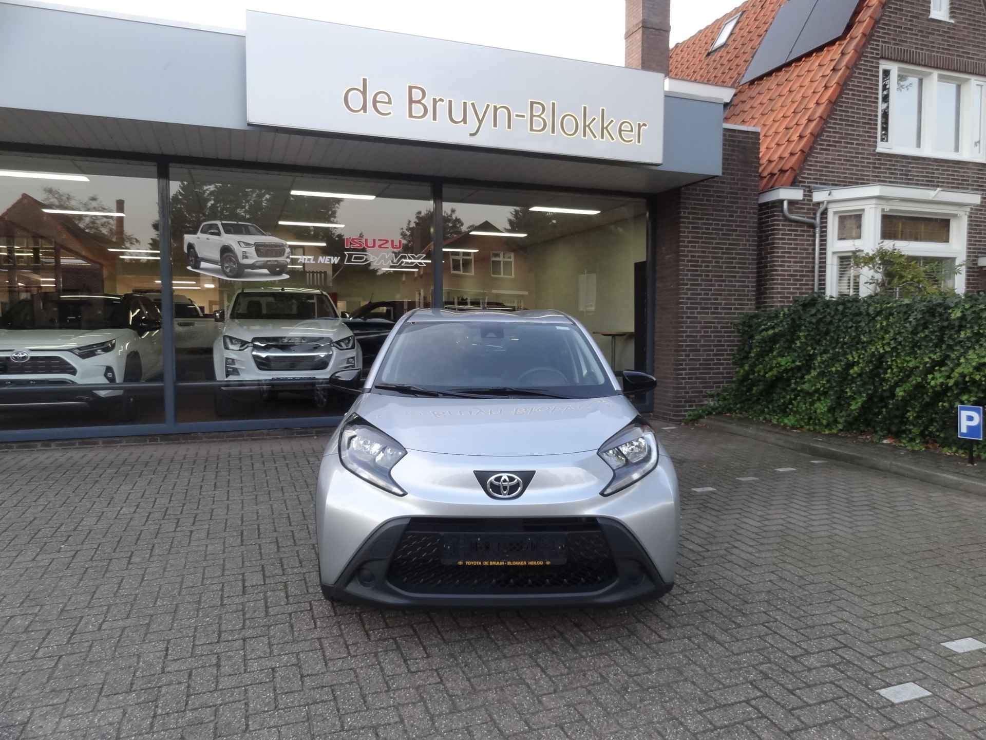 Toyota Aygo X 1.0 VVT-i Automaat play Apple Carplay Android Auto / parkeercamera / 10 jaar garantie / auto komt rechtstreeks van Toyota / rijk - 2/34