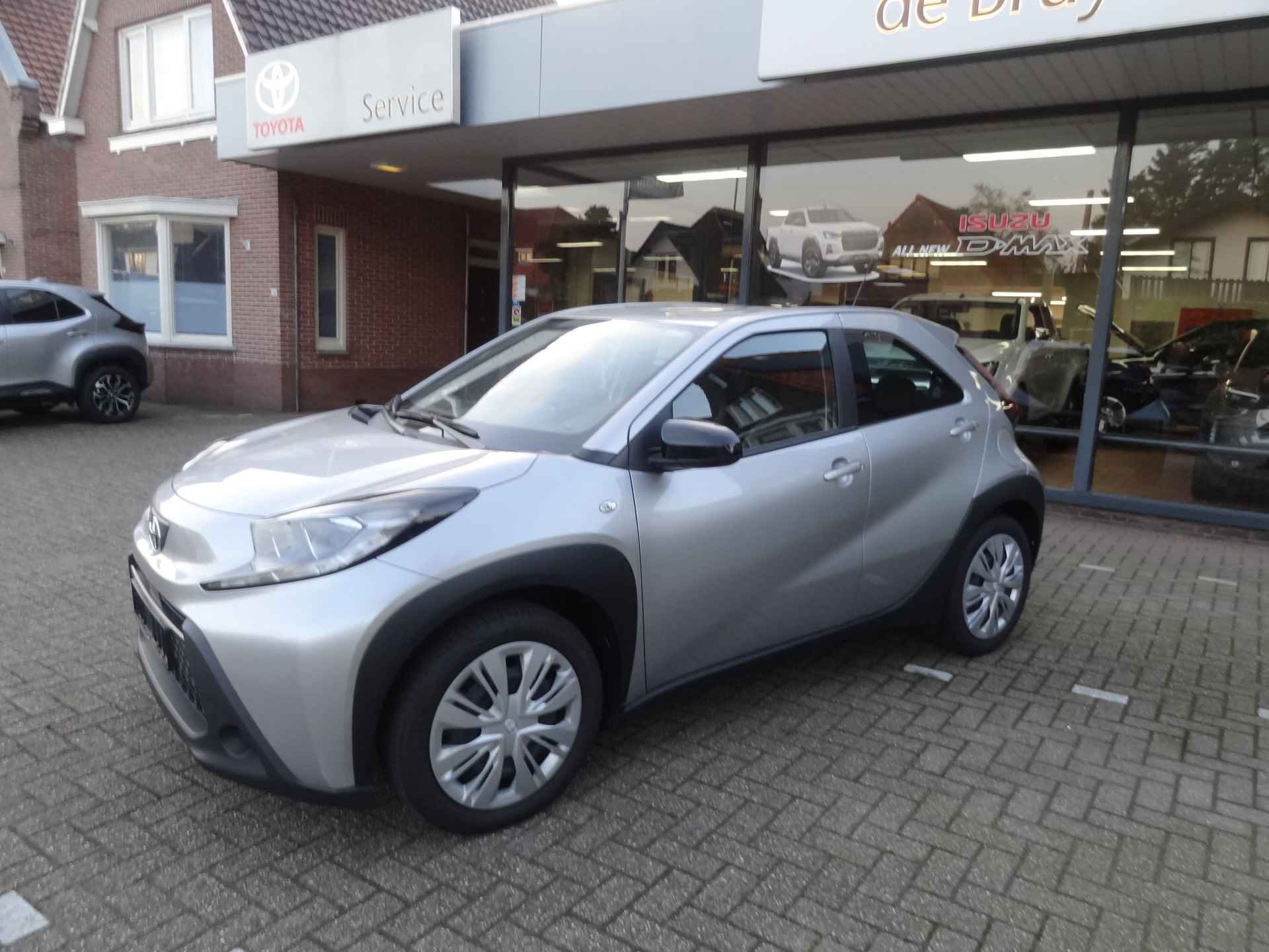 Toyota Aygo X 1.0 VVT-i Automaat play Apple Carplay Android Auto / parkeercamera / 10 jaar garantie / auto komt rechtstreeks van Toyota / rijk - 3/34