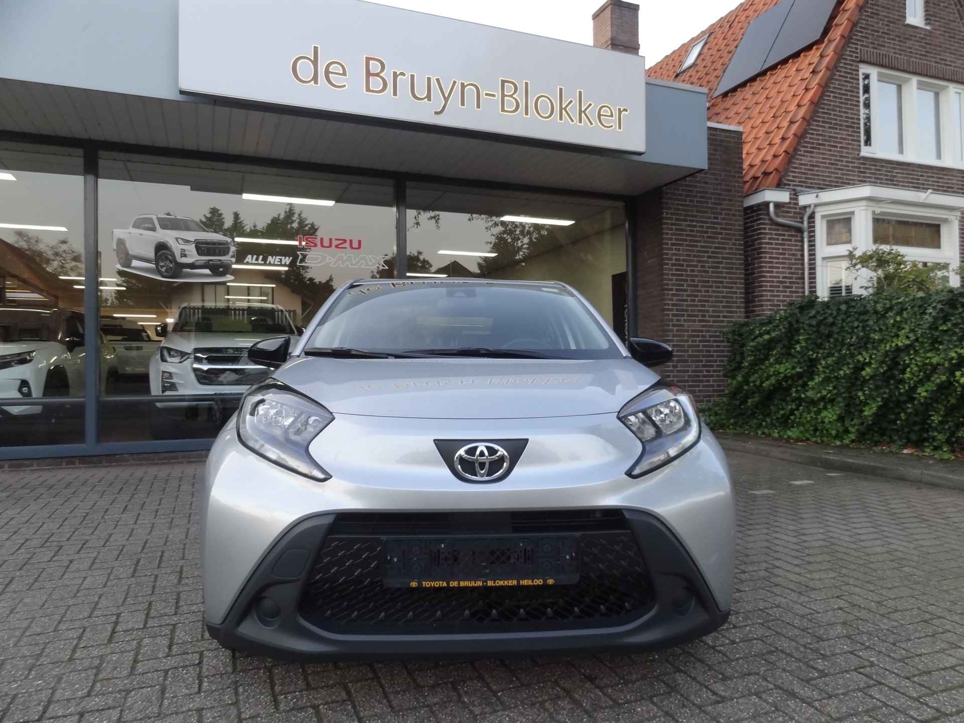 Toyota Aygo X 1.0 VVT-i Automaat play Apple Carplay Android Auto / parkeercamera / 10 jaar garantie / auto komt rechtstreeks van Toyota / rijk - 4/34