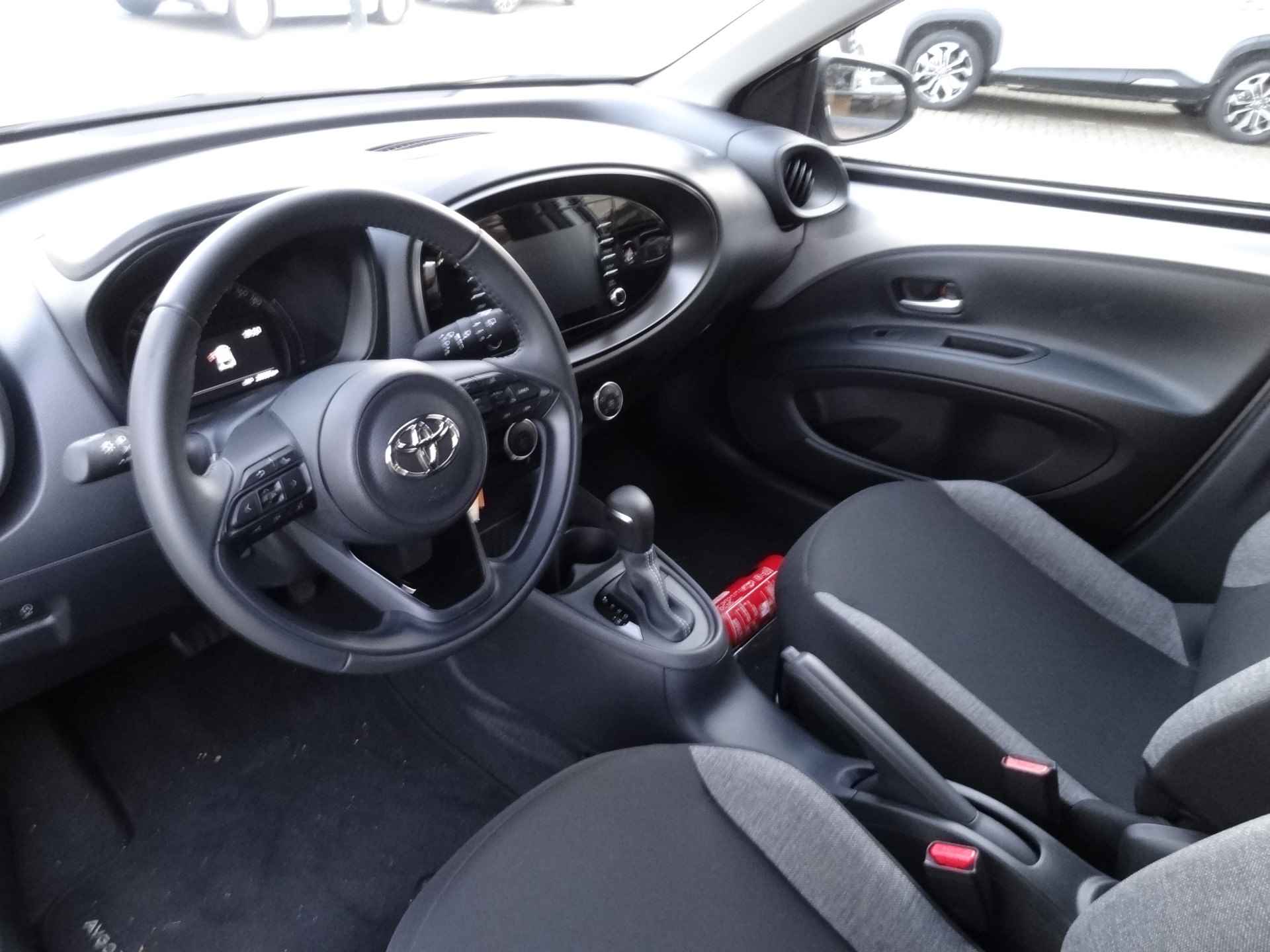 Toyota Aygo X 1.0 VVT-i Automaat play Apple Carplay Android Auto / parkeercamera / 10 jaar garantie / auto komt rechtstreeks van Toyota / rijk - 5/34