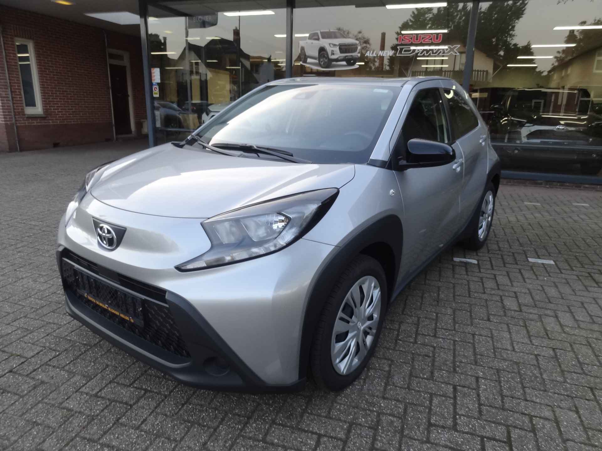 Toyota Aygo X 1.0 VVT-i Automaat play Apple Carplay Android Auto / parkeercamera / 10 jaar garantie / auto komt rechtstreeks van Toyota / rijk - 32/34