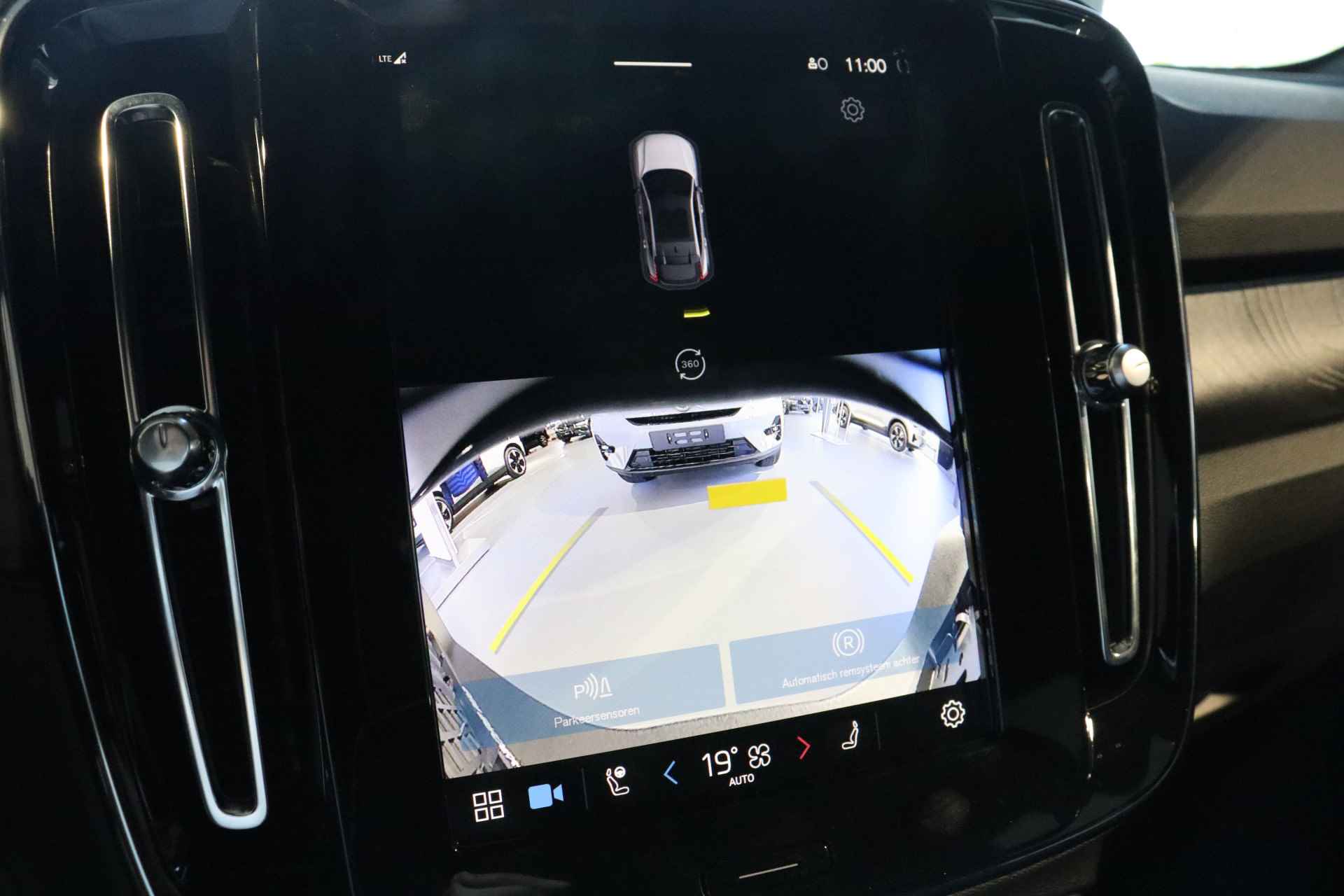 Volvo C40 Single Motor Extended Range Ultimate | 360° Camera | Harman Kardon | Mictrotech Nubuck/Textiel witte bies | Stoel en Stuurwielve - 15/24