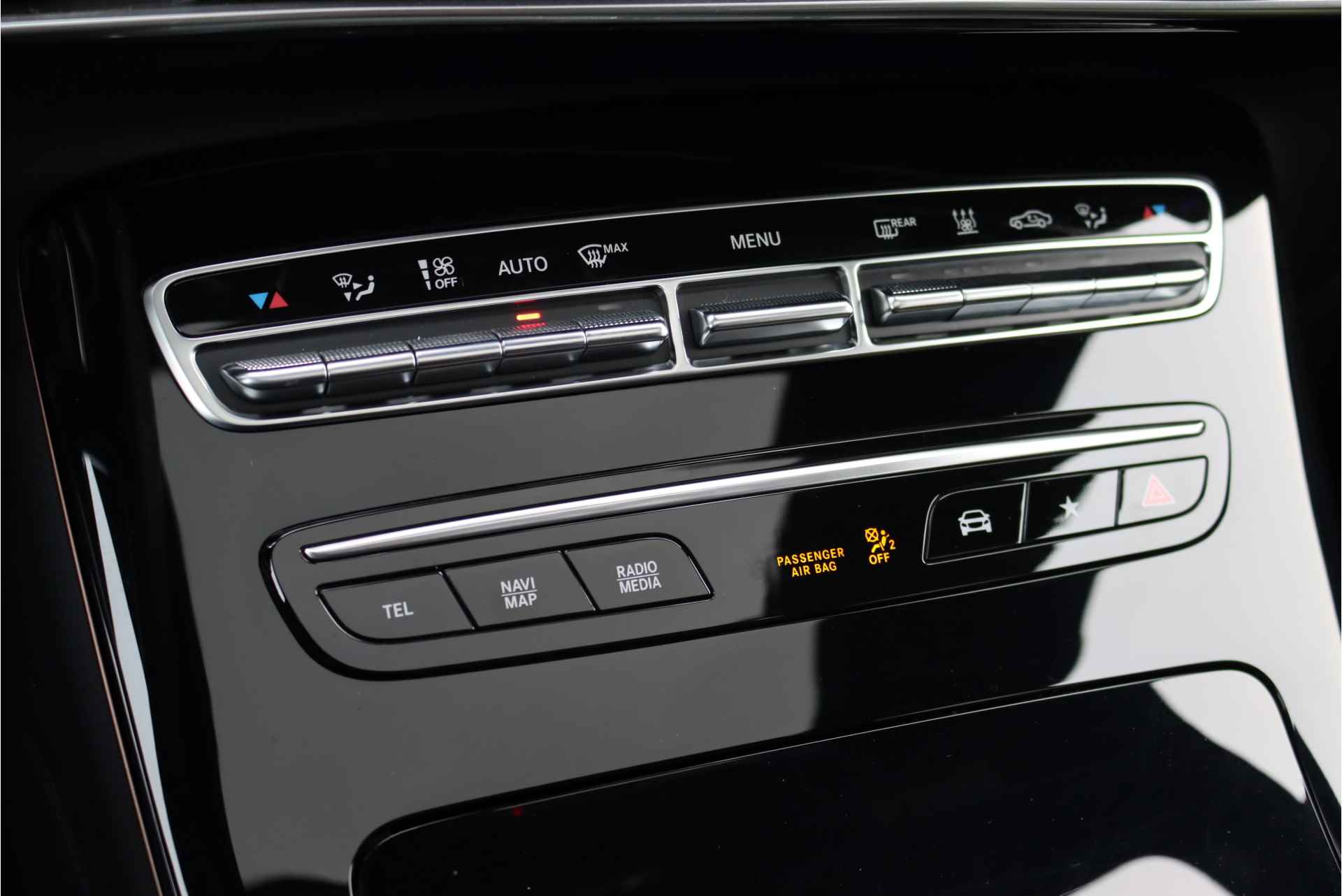 Mercedes-Benz EQC 400 4-MATIC AMG Line 80 kWh, Schuifdak. Surround Camera, Keyless Go, Trekhaak, Stoelverwarming V+A, Advanced Sound System, Luchtkwaliteitspakket, Etc. - 34/51