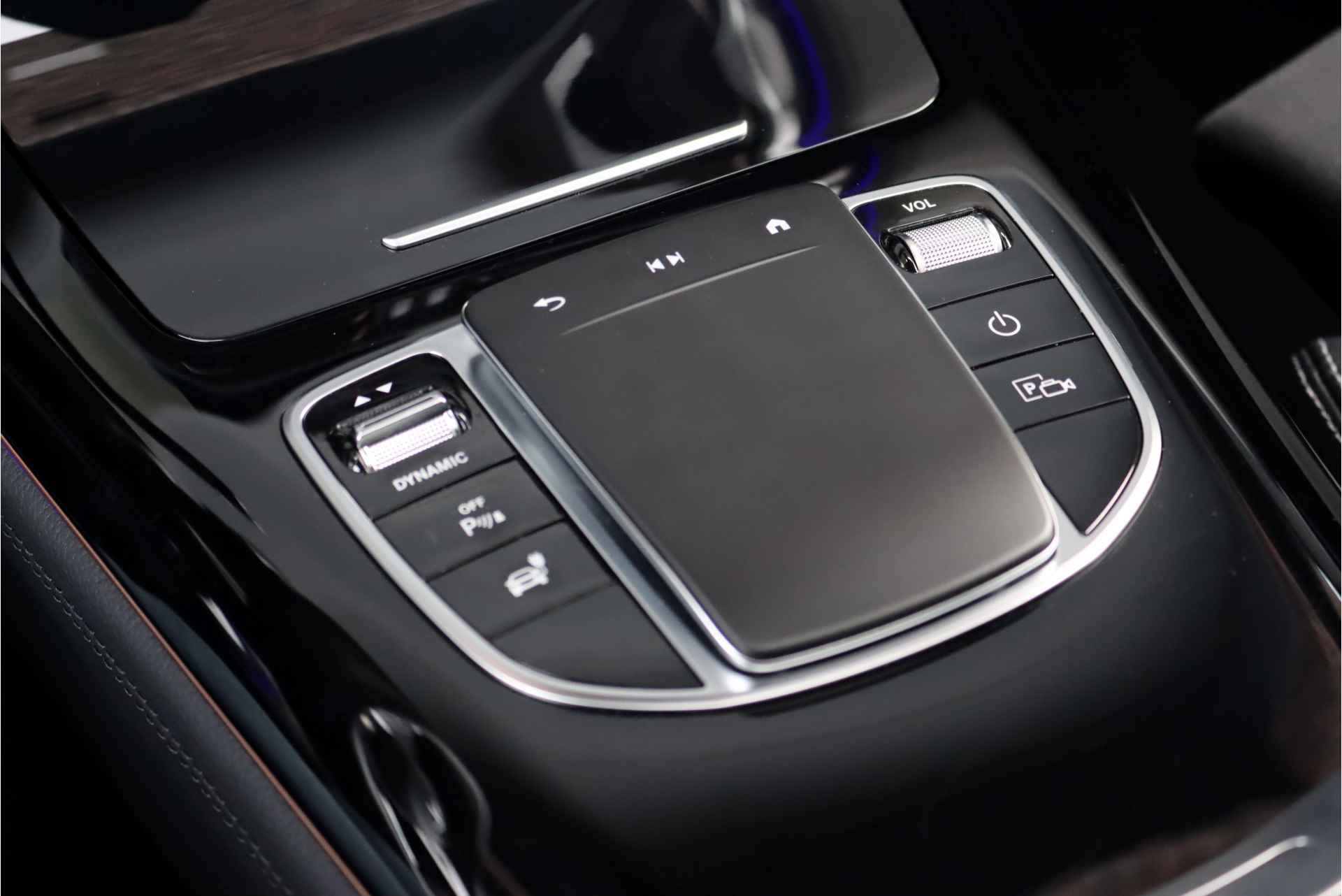 Mercedes-Benz EQC 400 4-MATIC AMG Line 80 kWh, Schuifdak. Surround Camera, Keyless Go, Trekhaak, Stoelverwarming V+A, Advanced Sound System, Luchtkwaliteitspakket, Etc. - 36/51