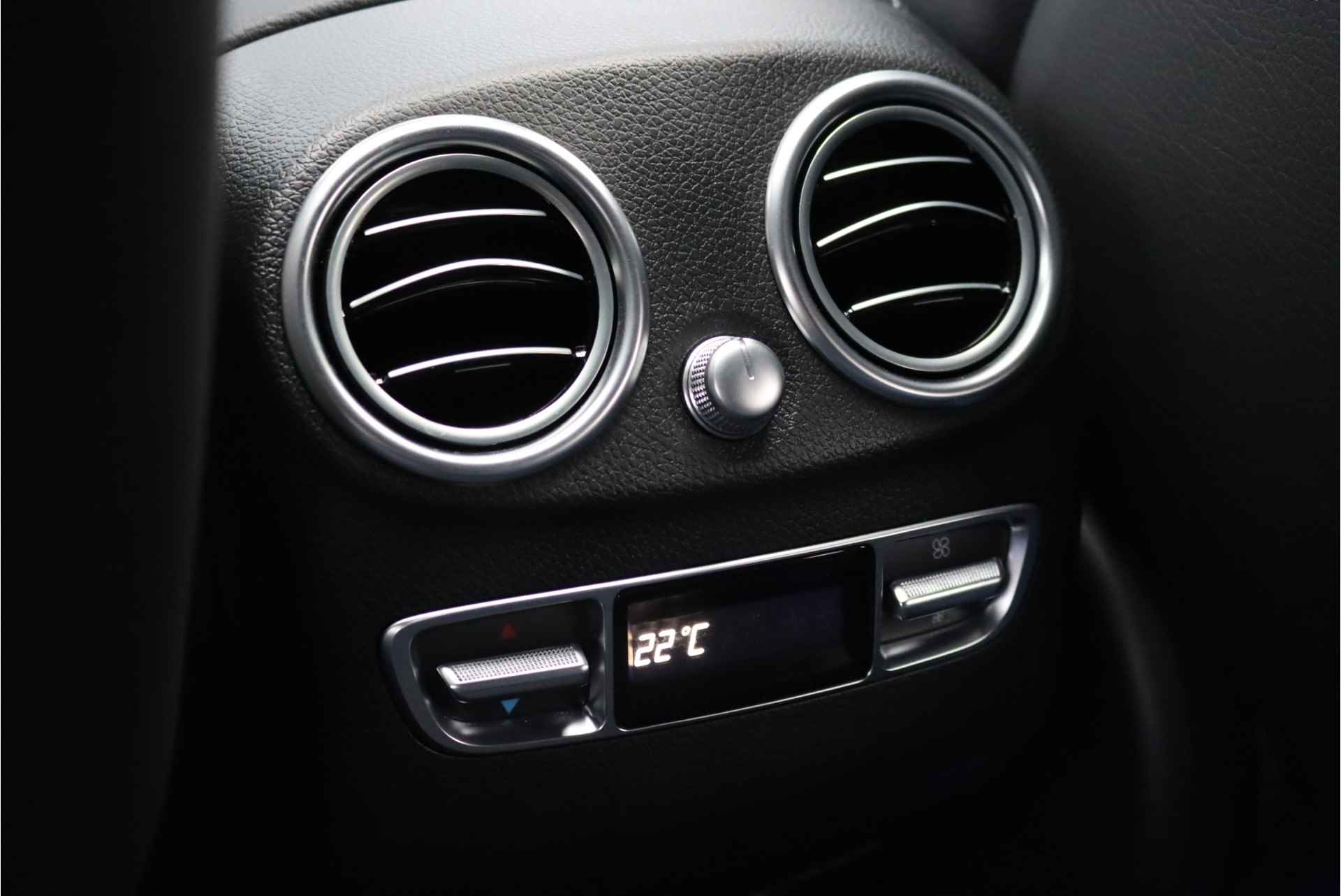 Mercedes-Benz EQC 400 4-MATIC AMG Line 80 kWh, Schuifdak. Surround Camera, Keyless Go, Trekhaak, Stoelverwarming V+A, Advanced Sound System, Luchtkwaliteitspakket, Etc. - 38/51