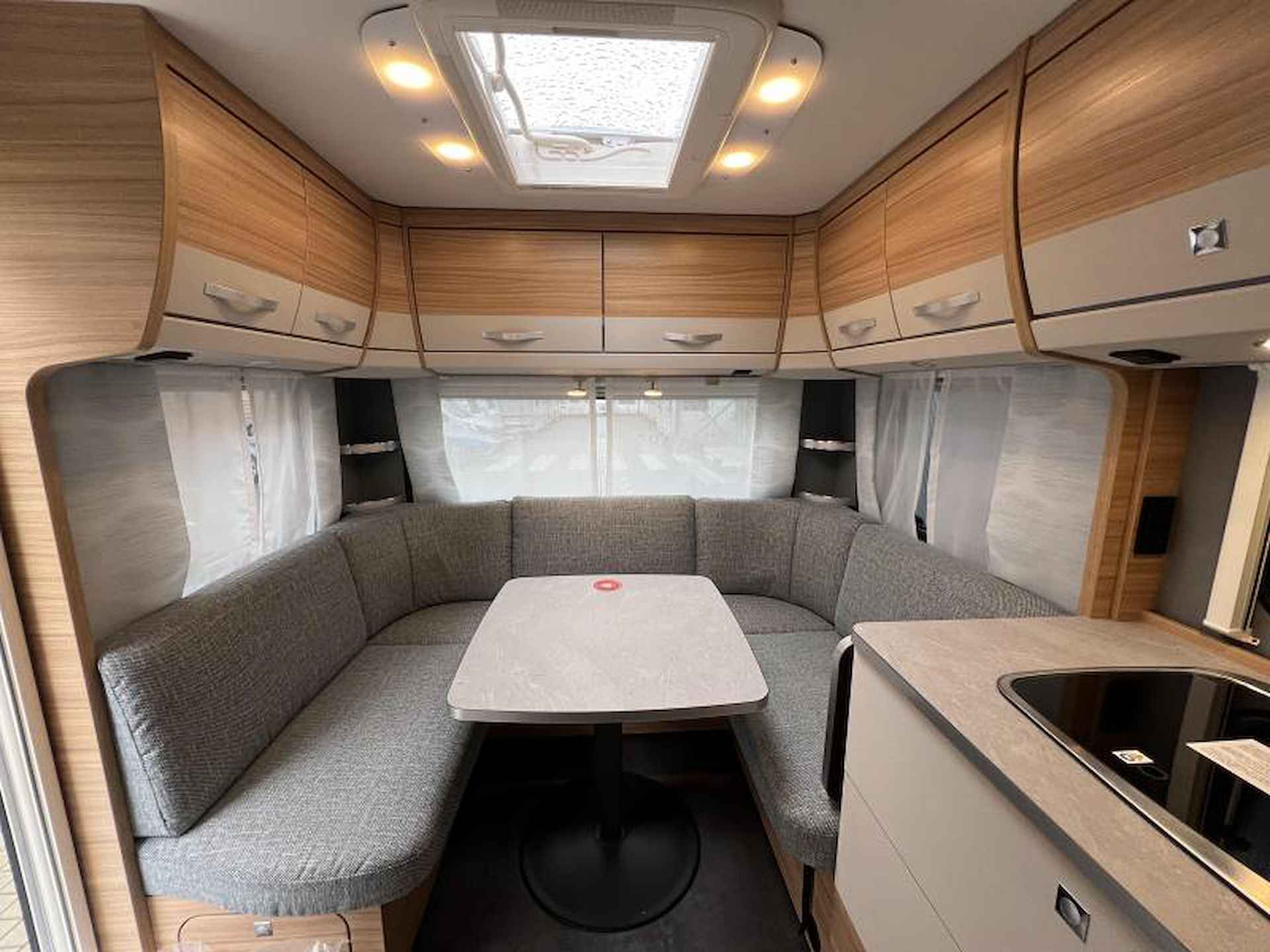 Dethleffs Camper 470 FR - 5/17