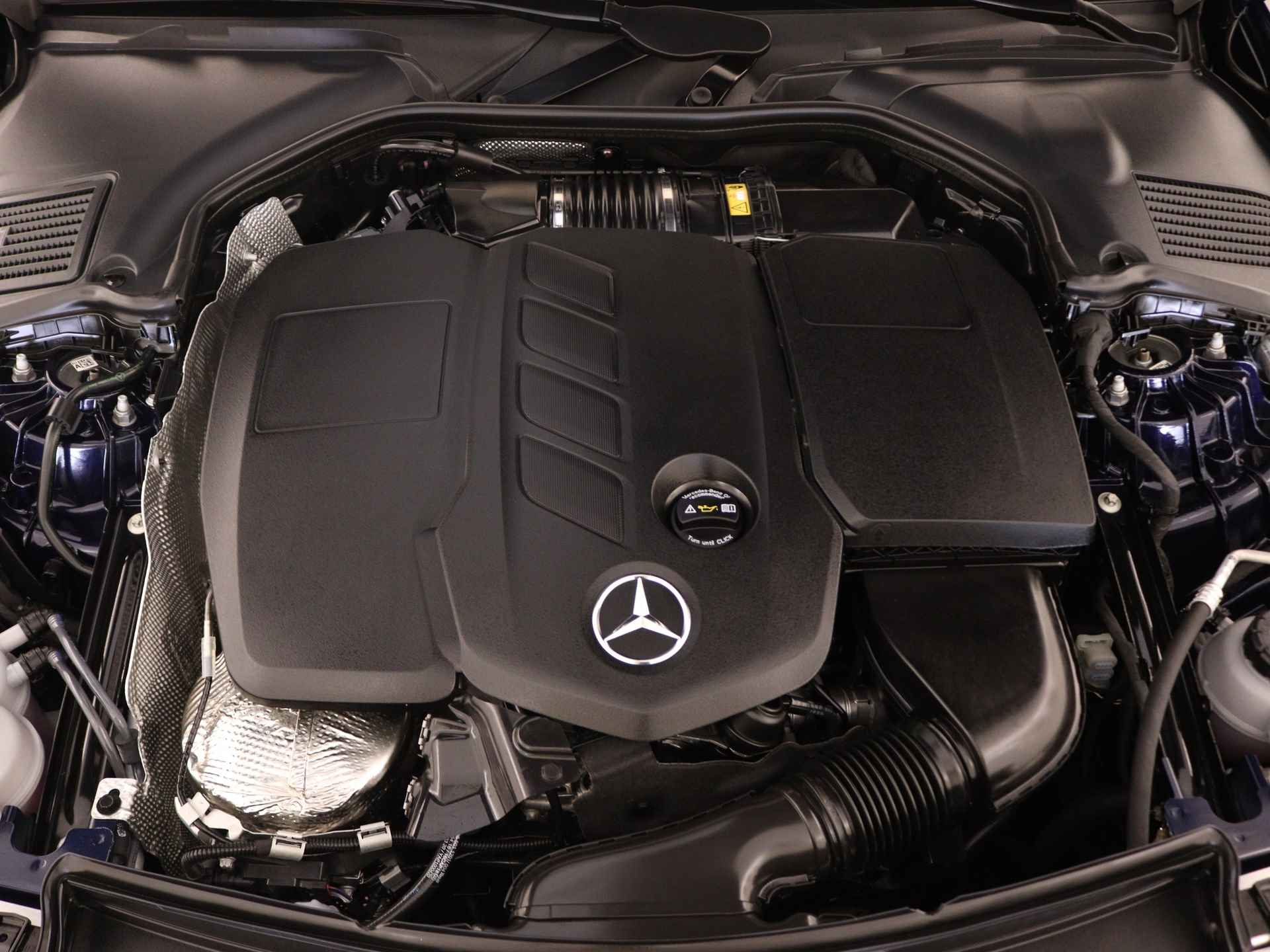 Mercedes-Benz C-Klasse All-Terrain 220 d 4MATIC | Premium Plus pakket | Rijassistentiepakket | Burmester® 3D surround sound system | Trekhaak | - 33/37
