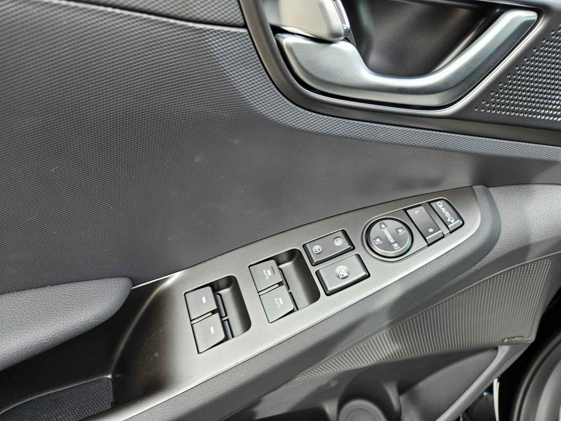 Hyundai IONIQ 1.6 GDi Plug-in Hybrid Special edition Schuif/kantel dak/Navigatie/ Rijklaar prijs! - 16/25