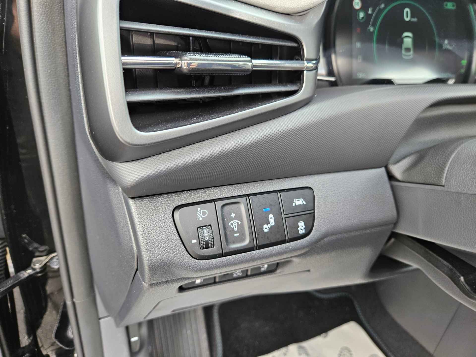 Hyundai IONIQ 1.6 GDi Plug-in Hybrid Special edition Schuif/kantel dak/Navigatie/ Rijklaar prijs! - 17/25