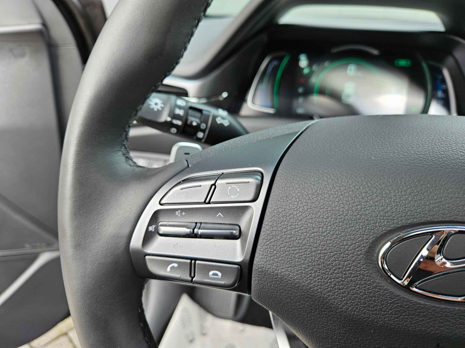 Hyundai IONIQ 1.6 GDi Plug-in Hybrid Special edition Schuif/kantel dak/Navigatie/ Rijklaar prijs! - 18/25