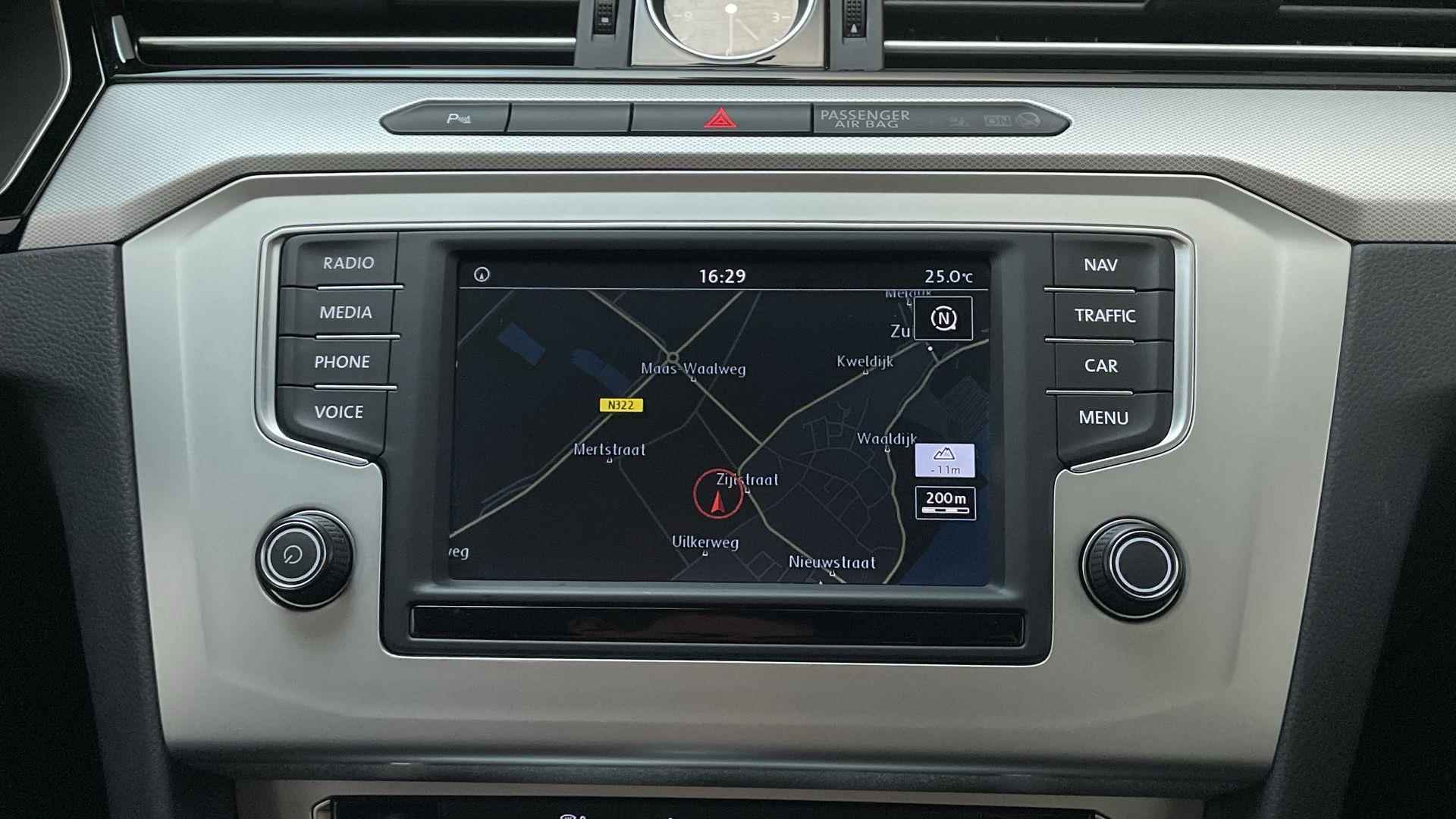 Volkswagen Passat Variant 1.4 TSI 150pk DSG ACT Connected Series Navigatie Parkeersensoren DAB+ - 10/28