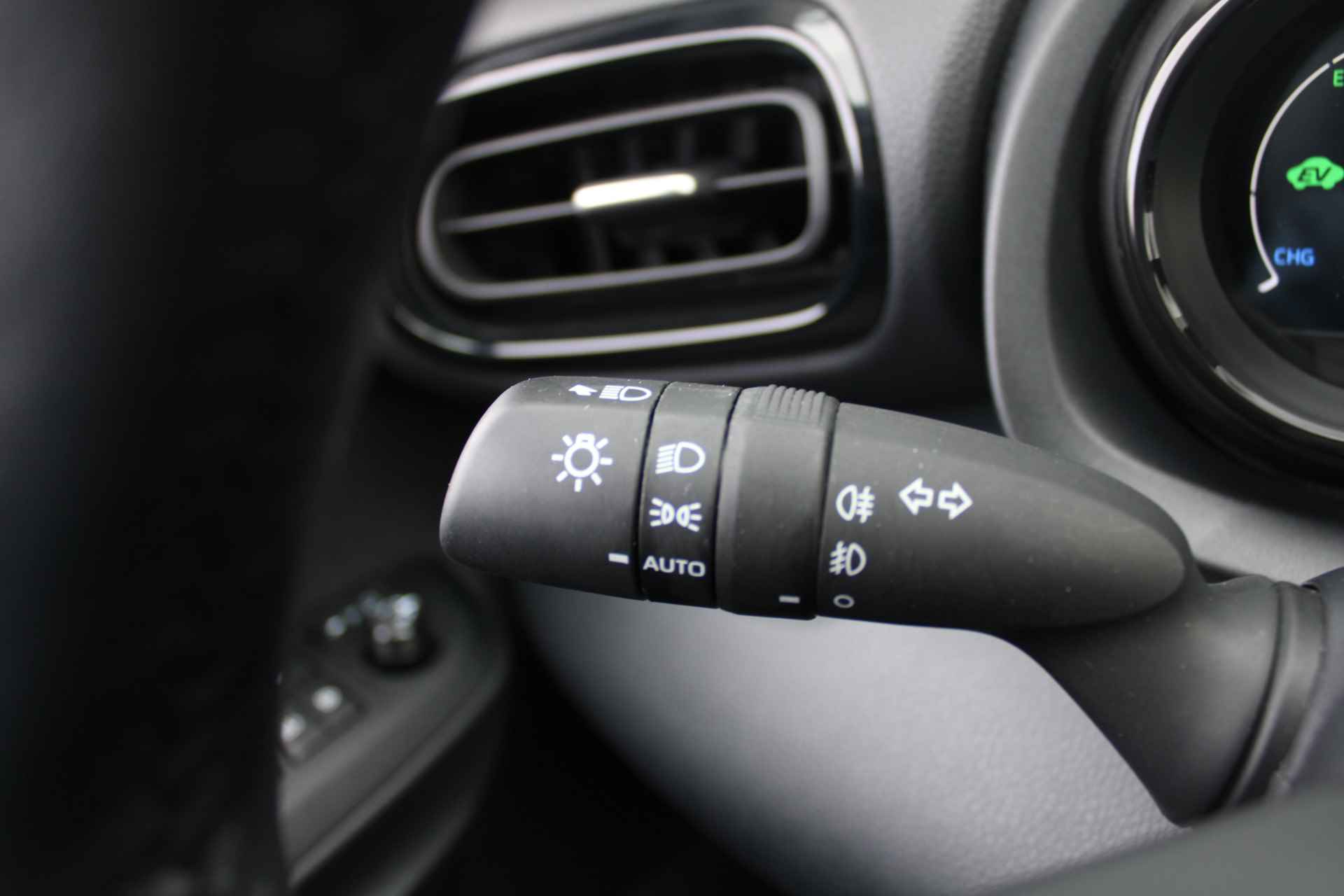 Mazda 2 Hybrid 1.5 Select | Airco | Navi | Cruise | PDC | Head-up display | Keyless | Camera | - 12/37