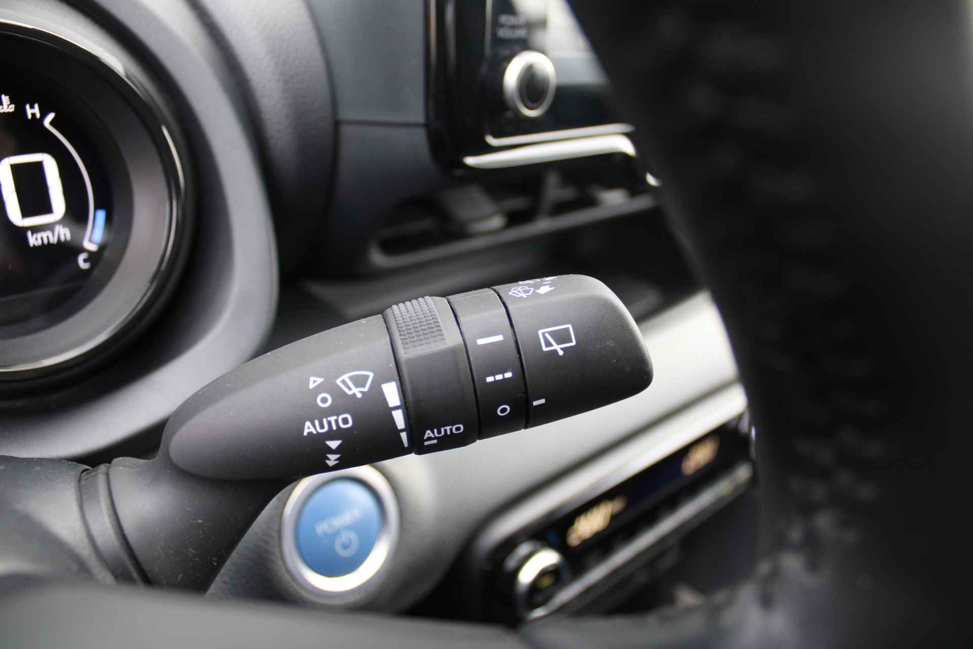 Mazda 2 Hybrid 1.5 Select | Airco | Navi | Cruise | PDC | Head-up display | Keyless | Camera | - 18/37