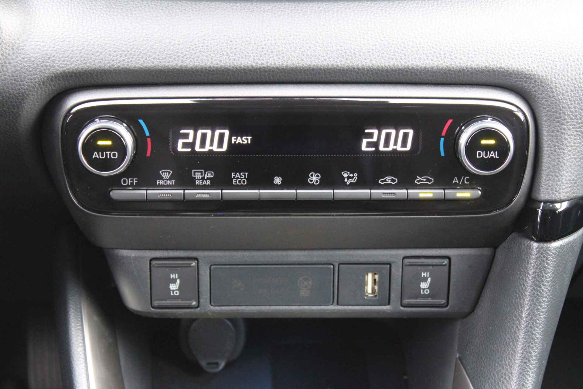 Mazda 2 Hybrid 1.5 Select | Airco | Navi | Cruise | PDC | Head-up display | Keyless | Camera | - 24/37