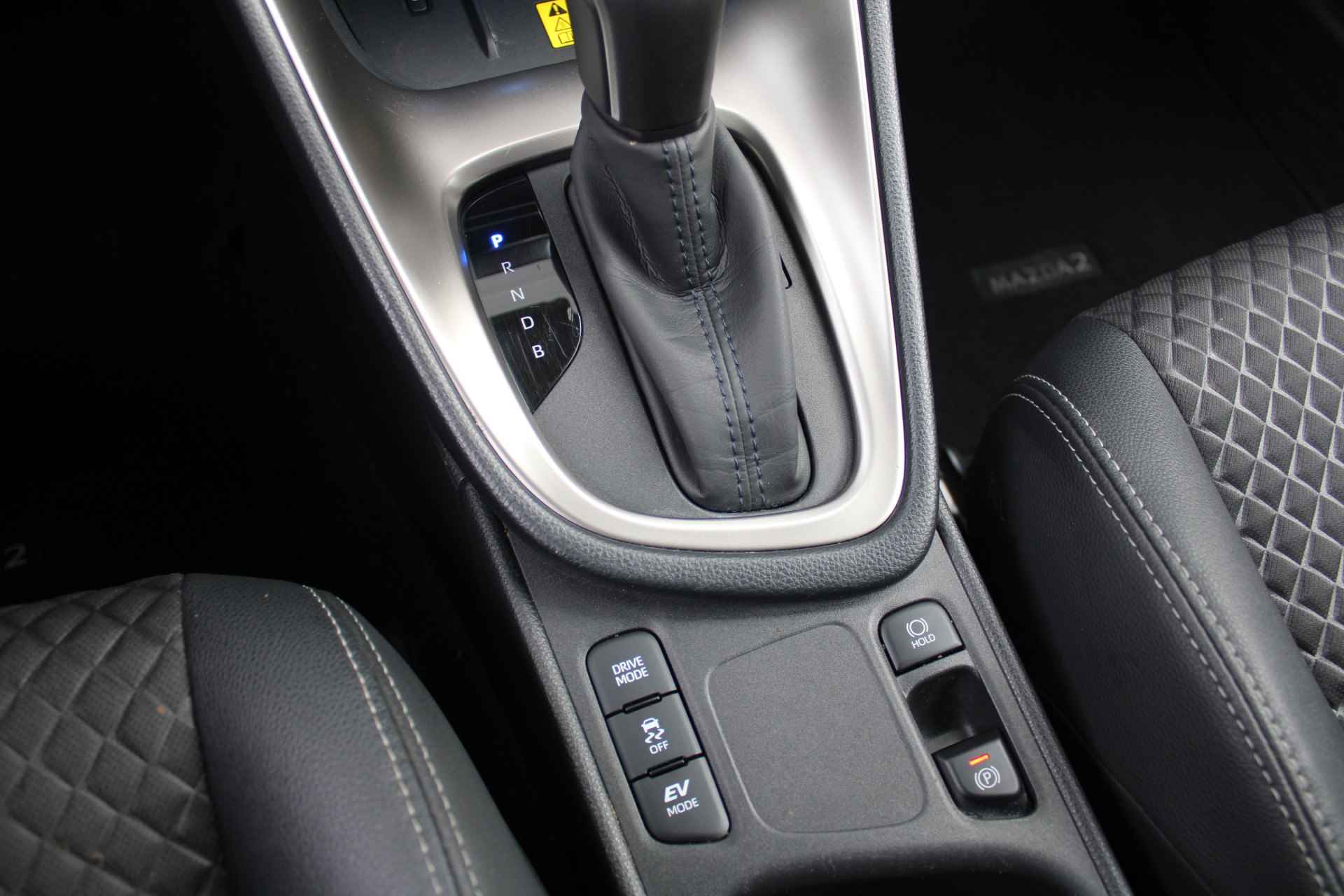 Mazda 2 Hybrid 1.5 Select | Airco | Navi | Cruise | PDC | Head-up display | Keyless | Camera | - 27/37