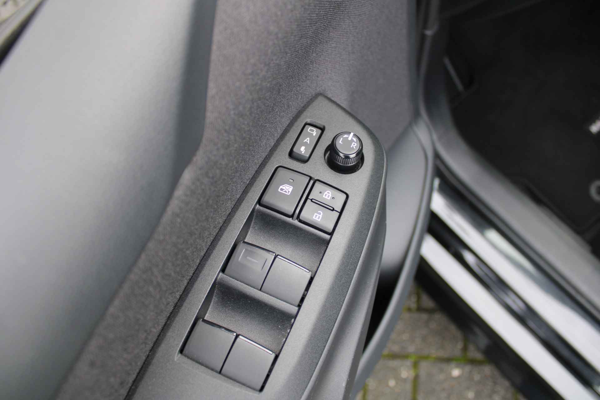 Mazda 2 Hybrid 1.5 Select | Airco | Navi | Cruise | PDC | Head-up display | Keyless | Camera | - 30/37