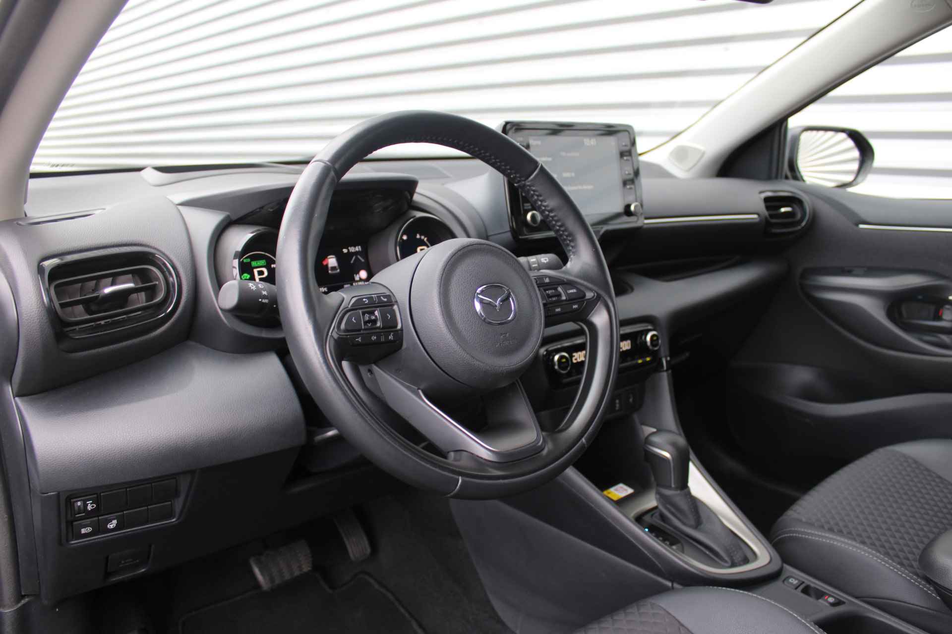 Mazda 2 Hybrid 1.5 Select | Airco | Navi | Cruise | PDC | Head-up display | Keyless | Camera | - 32/37