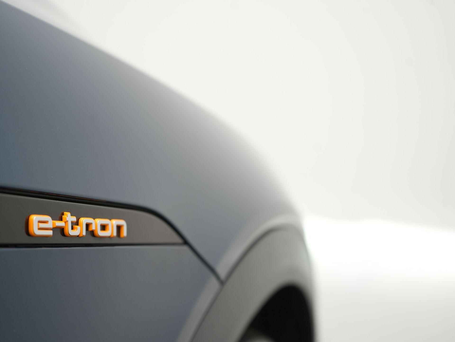 Audi e-tron 55 quattro edition 95 kWh | Trekhaak | Elek. Klep | Navi | Sensoren - 46/48