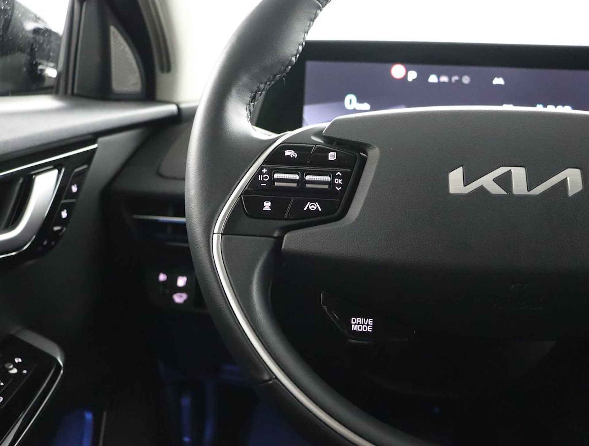 Kia Ev6 Plus 77.4 kWh - Led - Adaptief Cruise Control - Voorstoelen Verwarmd - Climate Control - Apple/Android Carplay - Fabrieksgarantie tot 06/2030 - 25/81