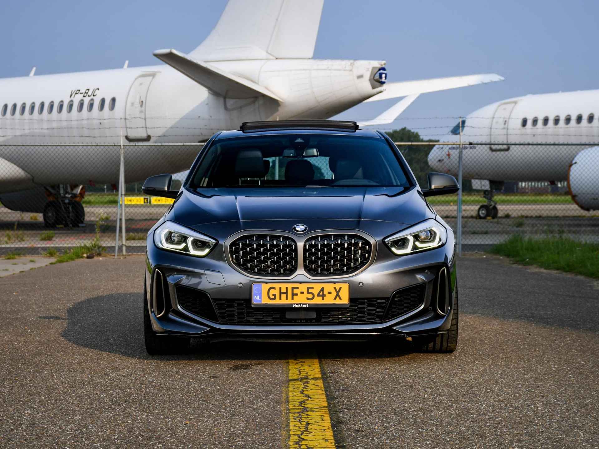 BMW 1-serie M135i xDrive High Executive 2.0 306pk Automaat SCHUIF-DAK | LEDER | DAB | APPLE-CARPLAY | DODE HOEK | PDC - 4/65