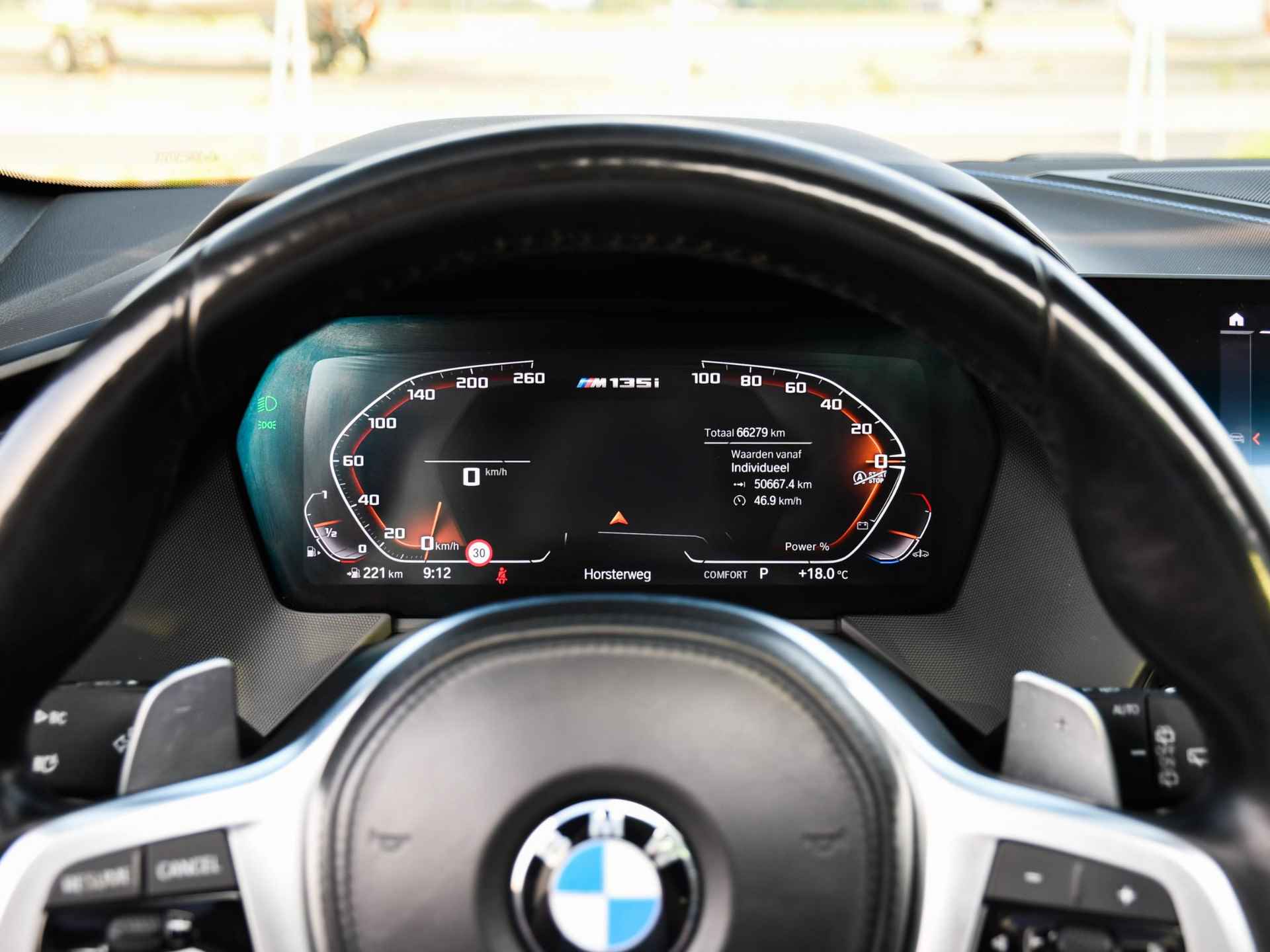 BMW 1-serie M135i xDrive High Executive 2.0 306pk Automaat SCHUIF-DAK | LEDER | DAB | APPLE-CARPLAY | DODE HOEK | PDC - 28/65