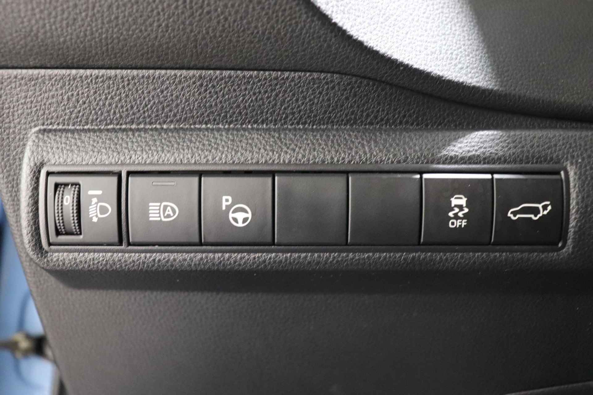 Toyota Corolla Touring Sports 1.8 Hybrid Executive, Navi, Head-Up, BSM, Sensoren voor en achter, Stoelverwarming, Elektrische achterklep! - 20/50