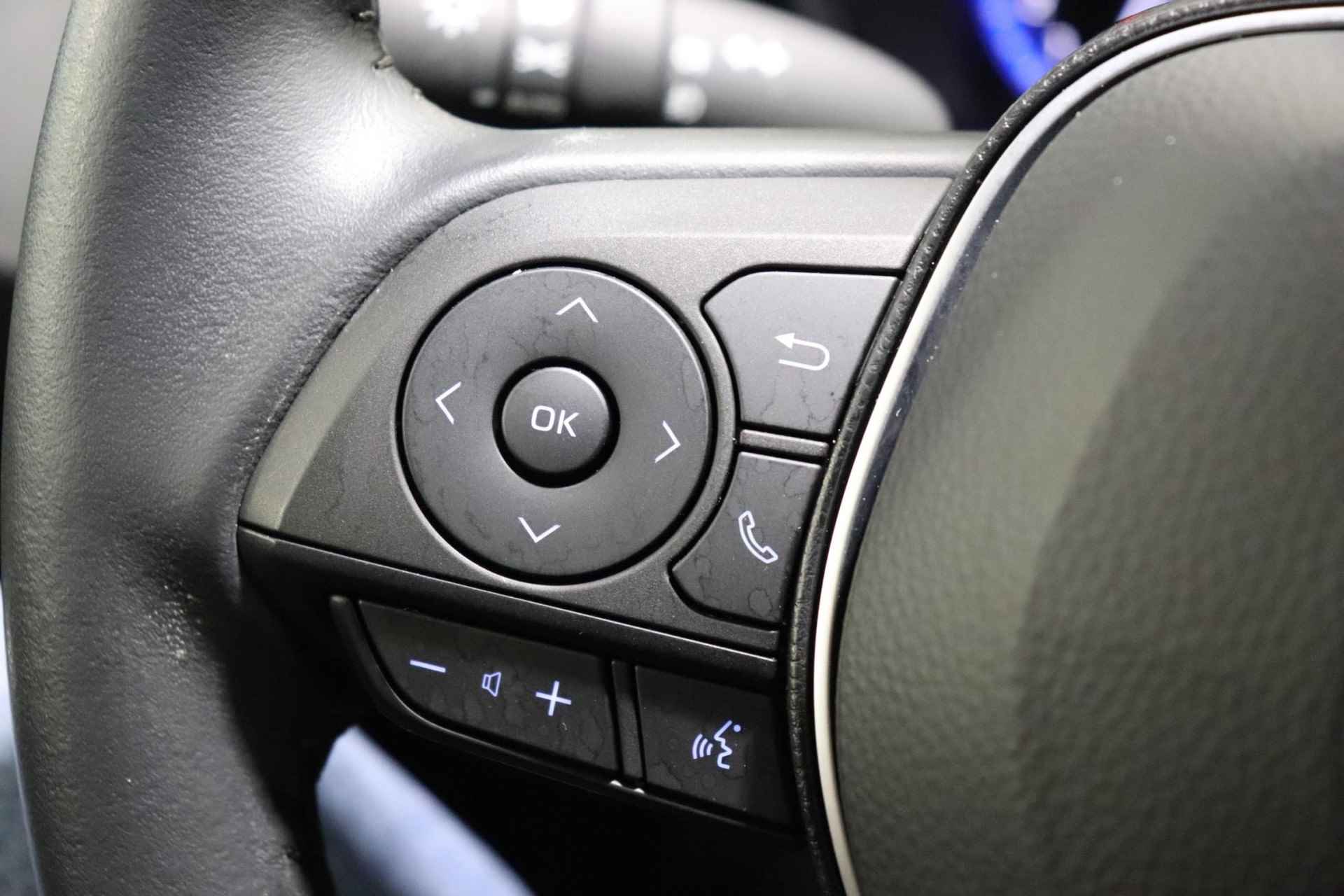 Toyota Corolla Touring Sports 1.8 Hybrid Executive, Navi, Head-Up, BSM, Sensoren voor en achter, Stoelverwarming, Elektrische achterklep! - 28/50