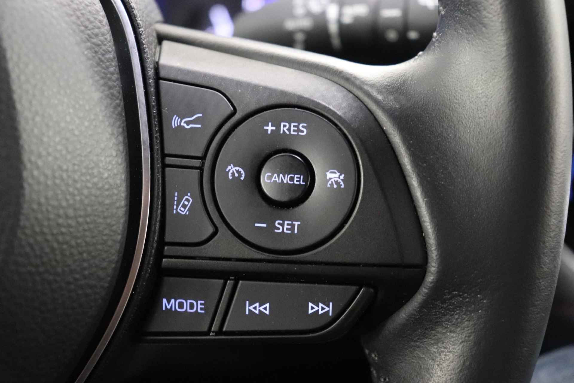 Toyota Corolla Touring Sports 1.8 Hybrid Executive, Navi, Head-Up, BSM, Sensoren voor en achter, Stoelverwarming, Elektrische achterklep! - 30/50