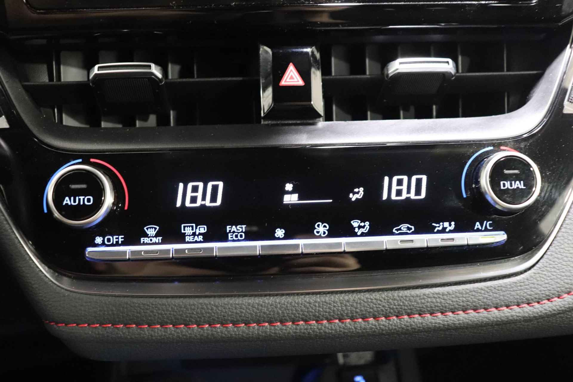 Toyota Corolla Touring Sports 1.8 Hybrid Executive, Navi, Head-Up, BSM, Sensoren voor en achter, Stoelverwarming, Elektrische achterklep! - 41/50