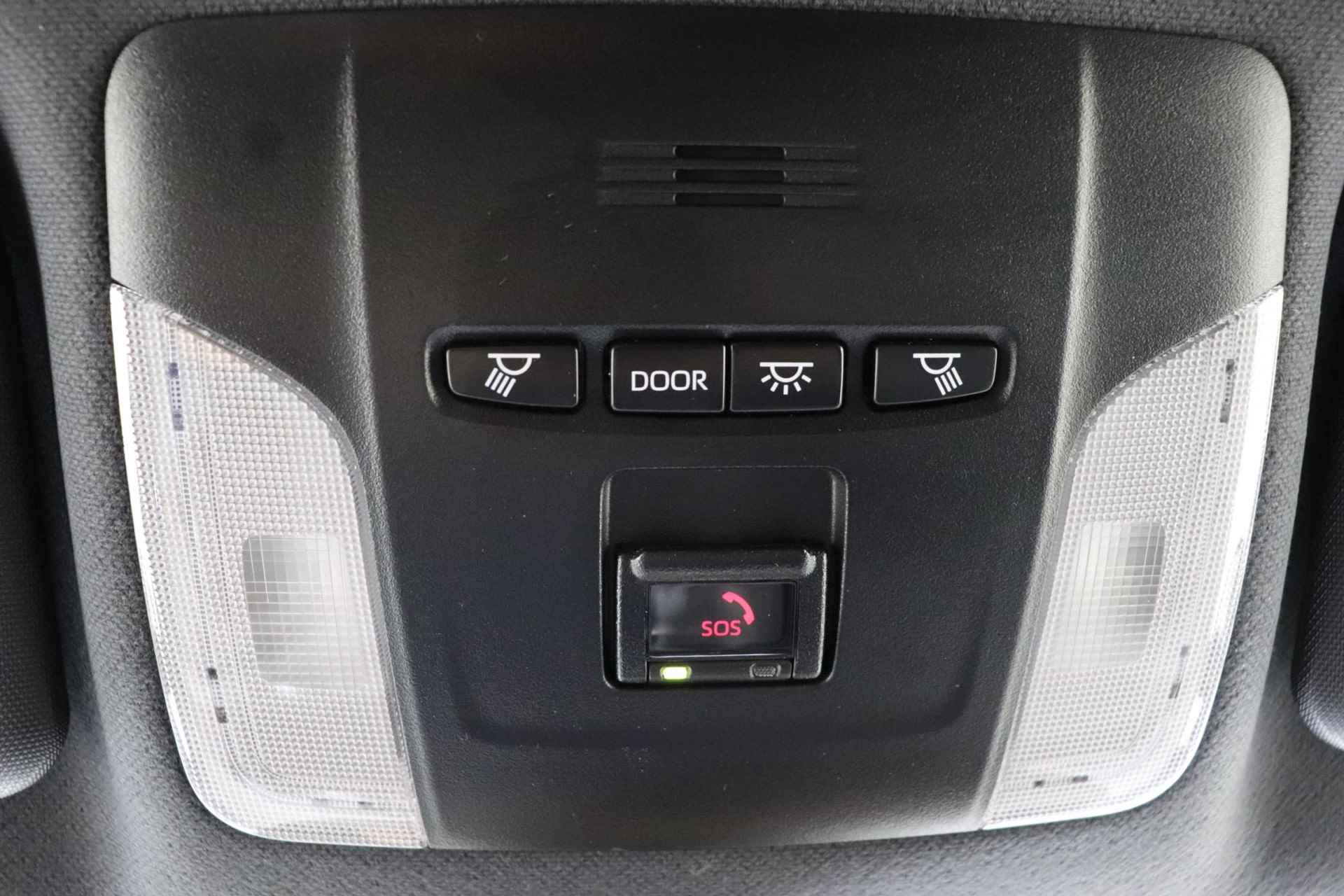 Toyota Corolla Touring Sports 1.8 Hybrid Executive, Navi, Head-Up, BSM, Sensoren voor en achter, Stoelverwarming, Elektrische achterklep! - 46/50