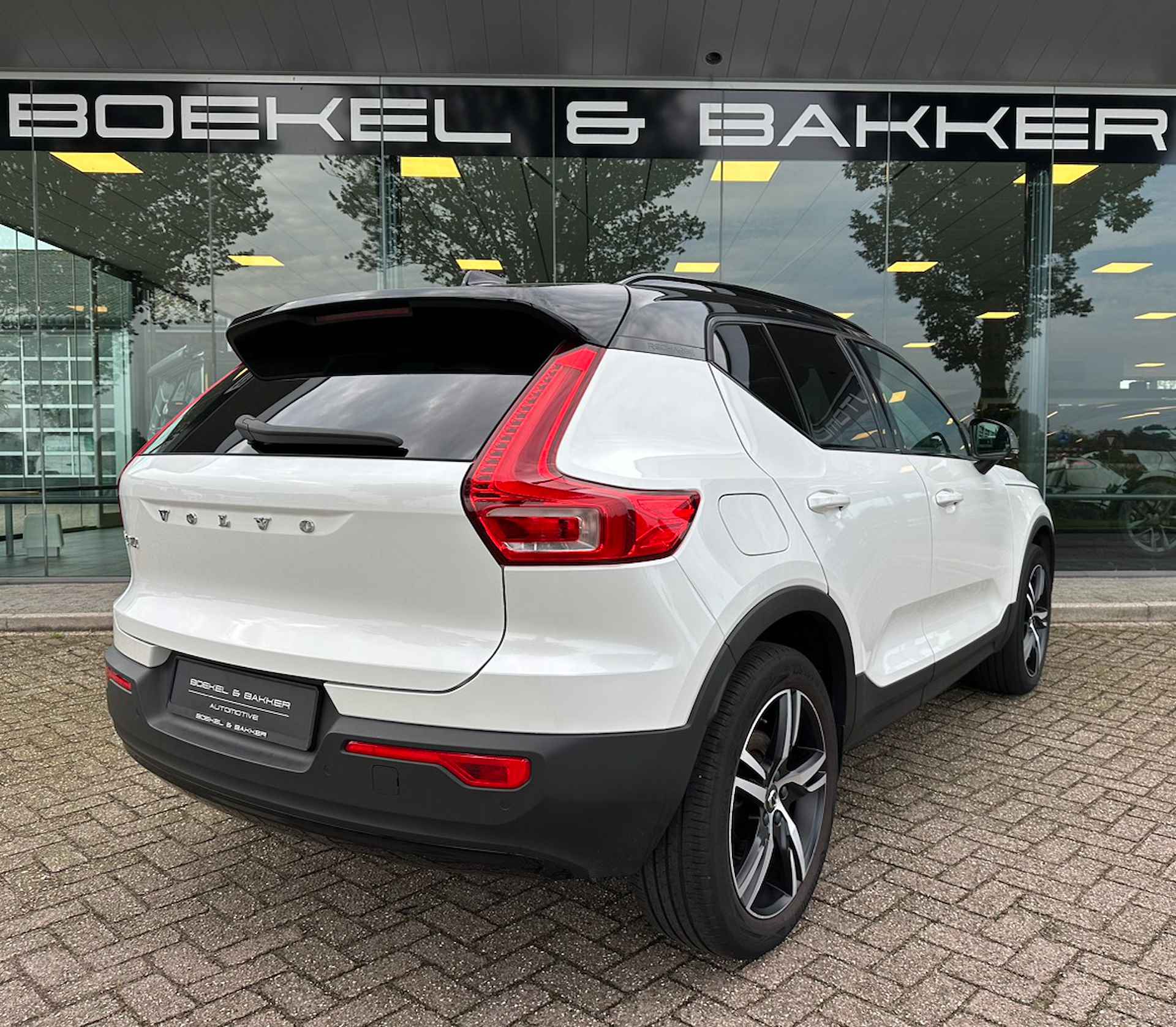 Volvo XC40 1.5 T4 Recharge R-Design - Panodak - Camera - Winterpakket - 3/21