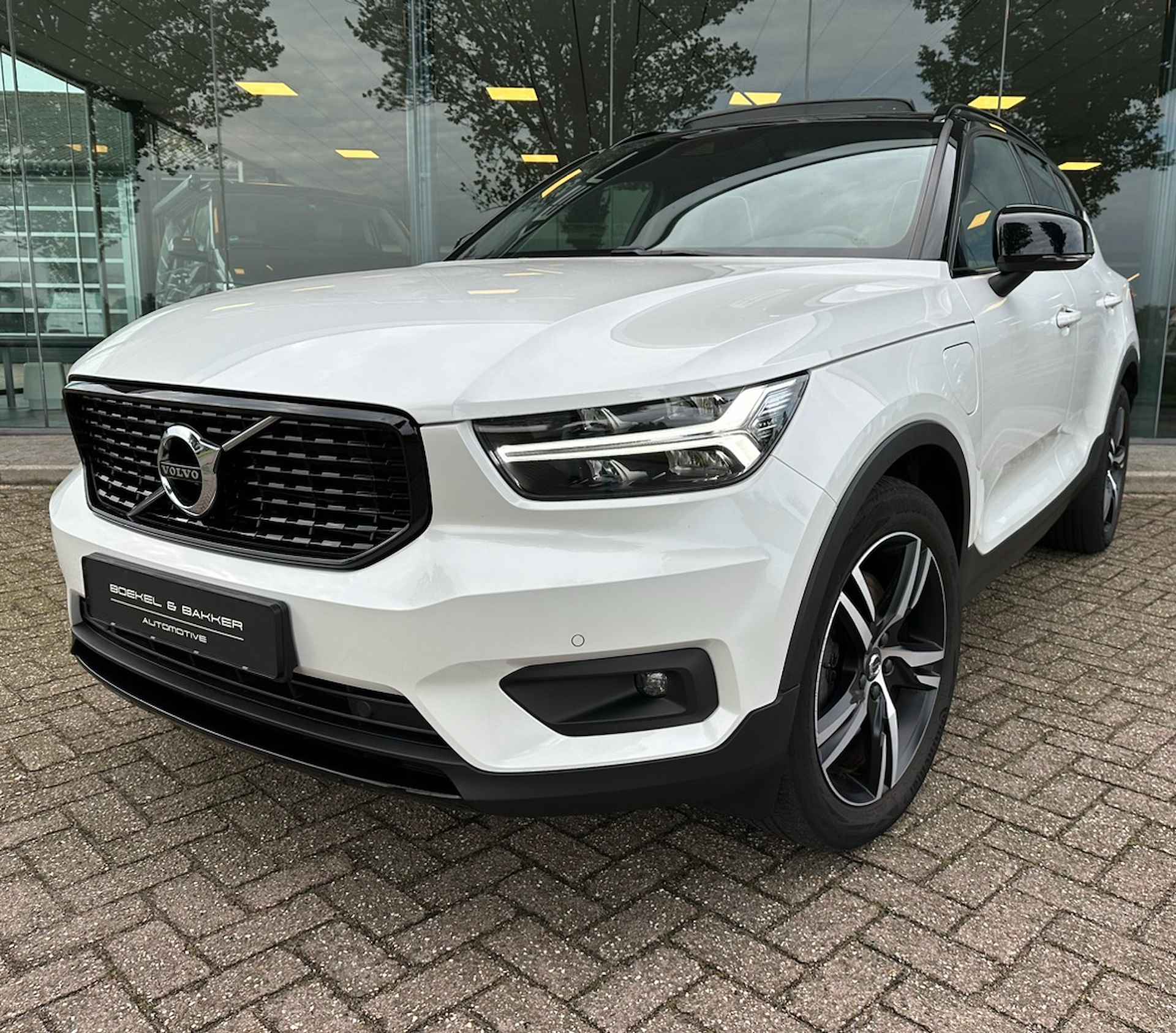 Volvo XC40 1.5 T4 Recharge R-Design - Panodak - Camera - Winterpakket - 10/21