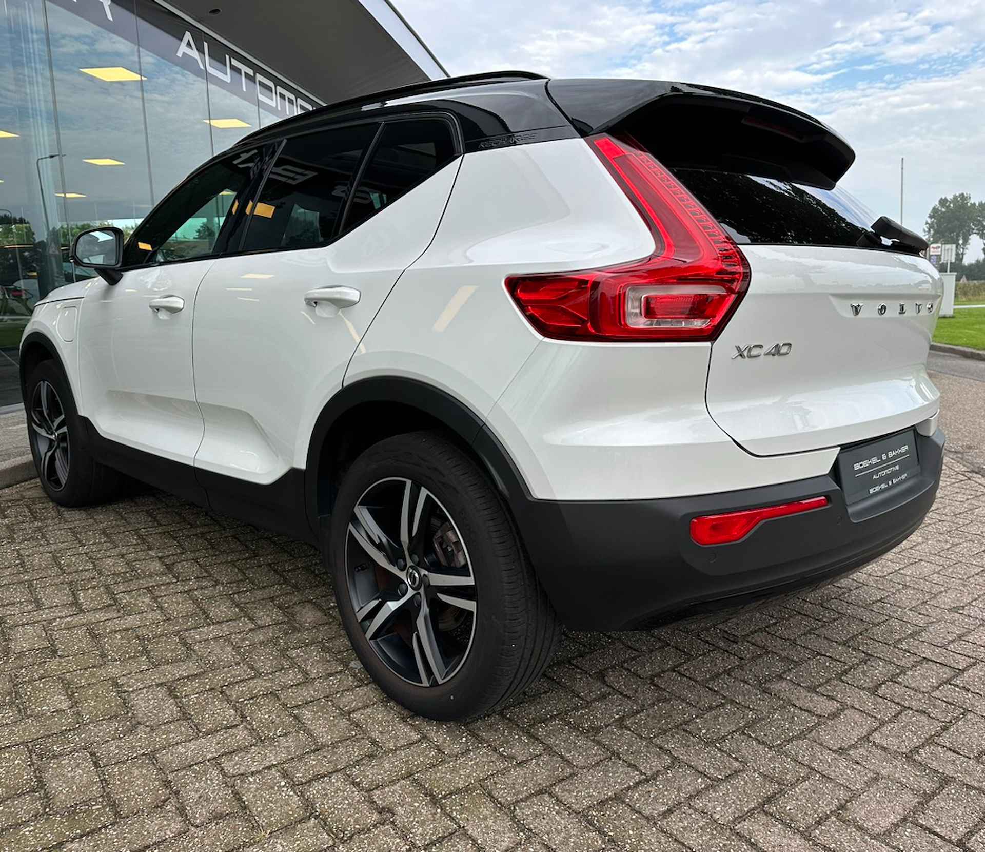 Volvo XC40 1.5 T4 Recharge R-Design - Panodak - Camera - Winterpakket - 16/21