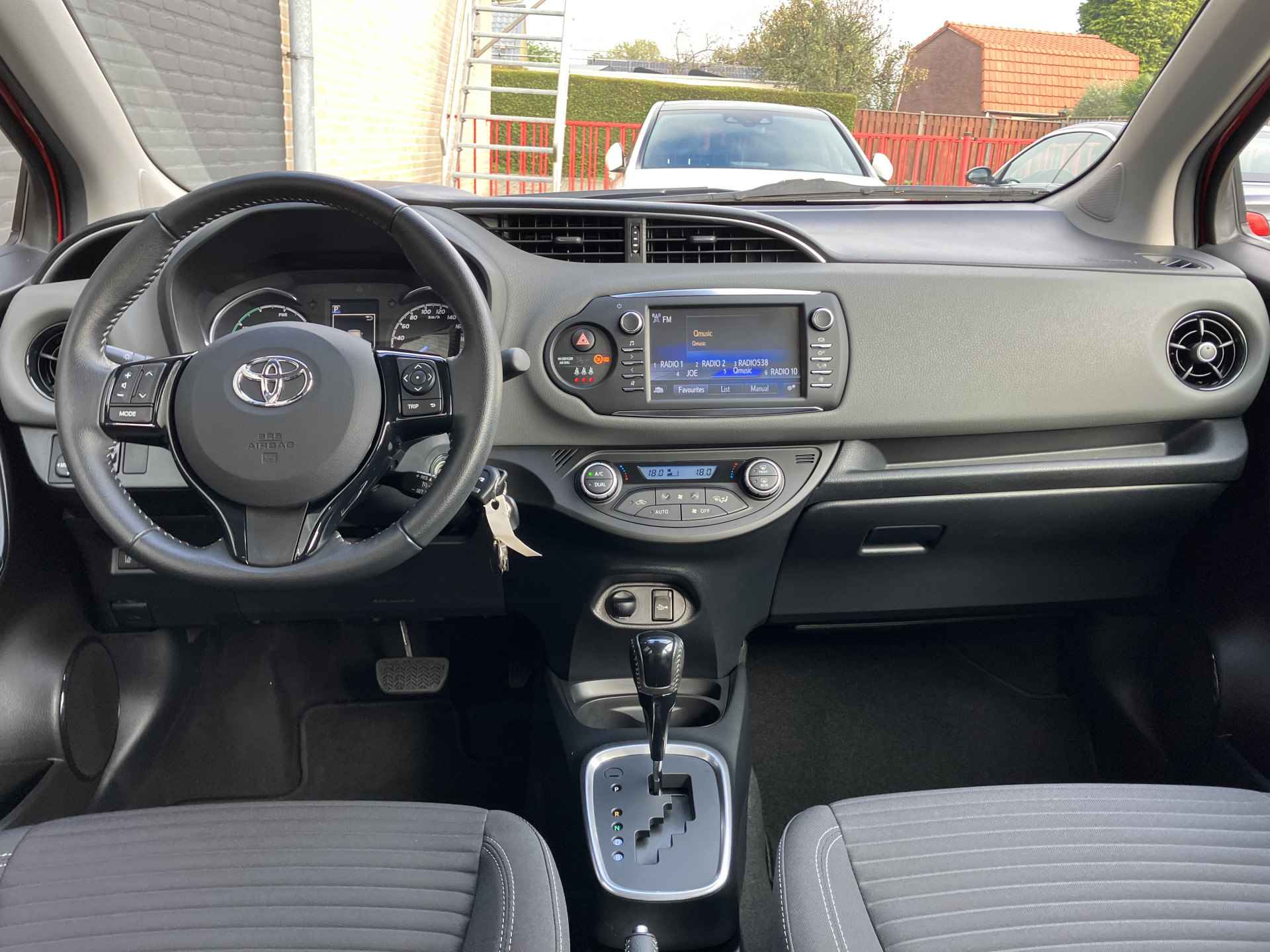 Toyota Yaris 1.5 Hybrid Active AUT. | dealer onderhouden | camera | cruise control | bluetooth | rij assistentie - 16/38