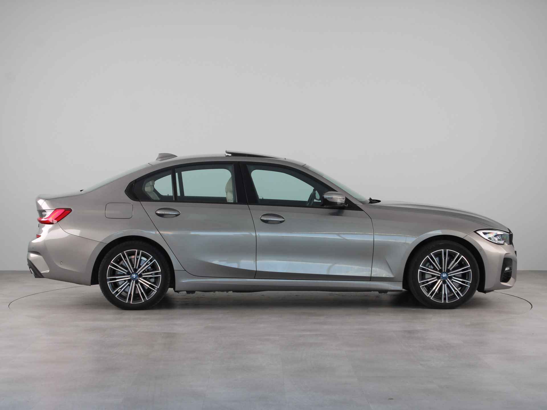 BMW 3 Serie 330e M-Sport - 5/27