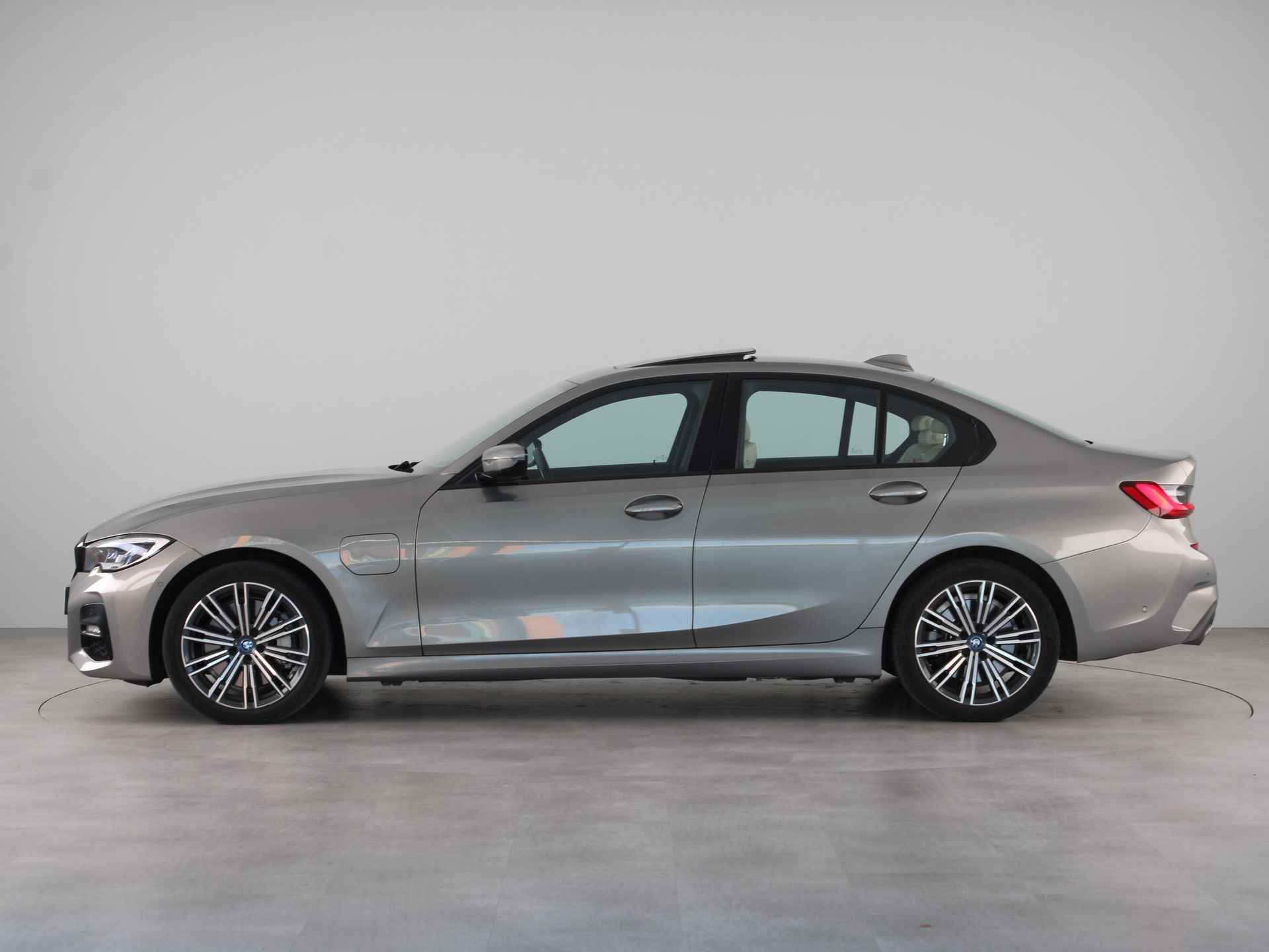 BMW 3 Serie 330e M-Sport - 9/27