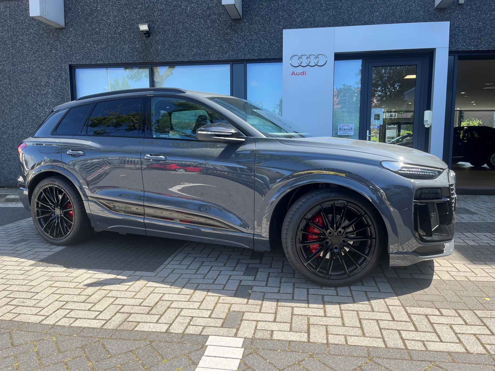 Audi Q6 e-tron First Edition 100 kWh/luchtvering/bang&olufsen/head-up display/22 inch 22 inch/ panoramadak/luchtvering/keyless entry/dodehoek/adaptieve cruise control - 4/11