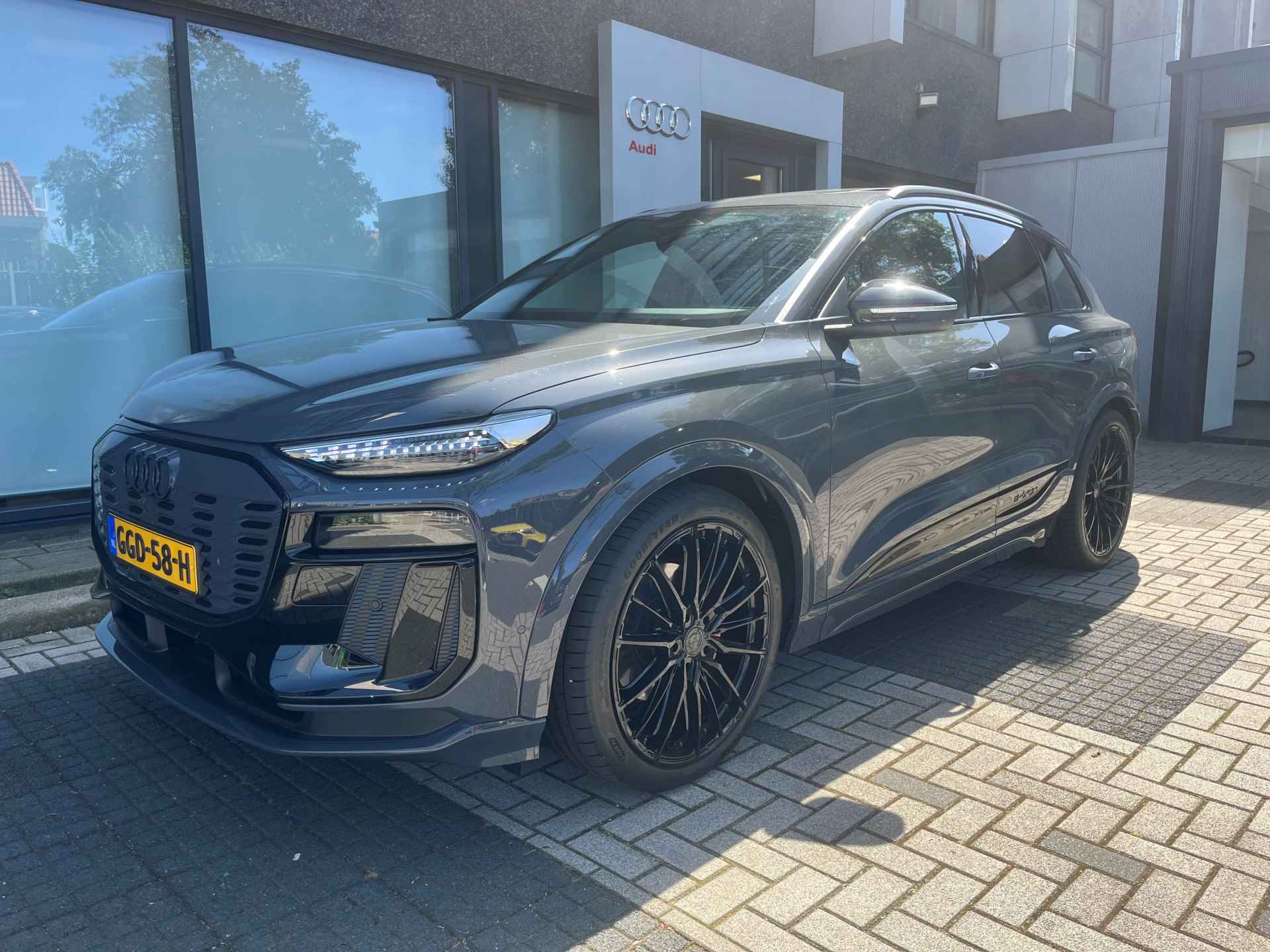 Audi Q6 e-tron First Edition 100 kWh/luchtvering/bang&olufsen/head-up display/22 inch 22 inch/ panoramadak/luchtvering/keyless entry/dodehoek/adaptieve cruise control - 7/11