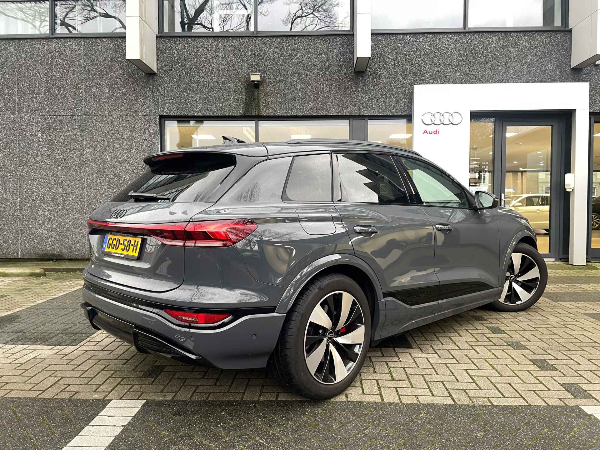 Audi Q6 e-tron First Edition 100 kWh/luchtvering/bang&olufsen/head-up display/ 20 inch/ panoramadak/luchtvering/keyless entry/dodehoek/adaptieve cruise control - 3/12