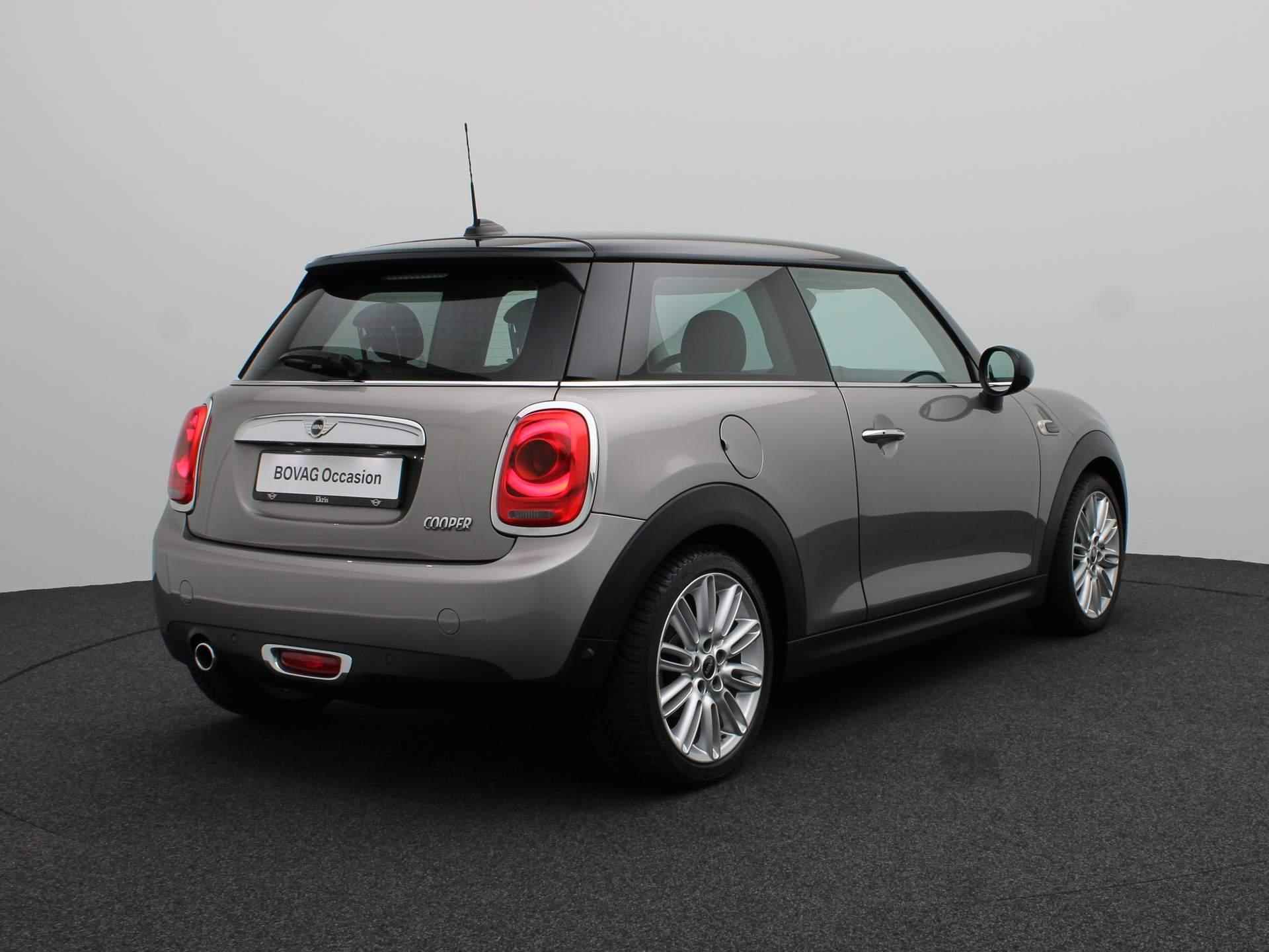 MINI 3-Deurs Cooper Chili Serious Business + Comfort Access + PDC + LED-koplampen + 17'' - 2/39