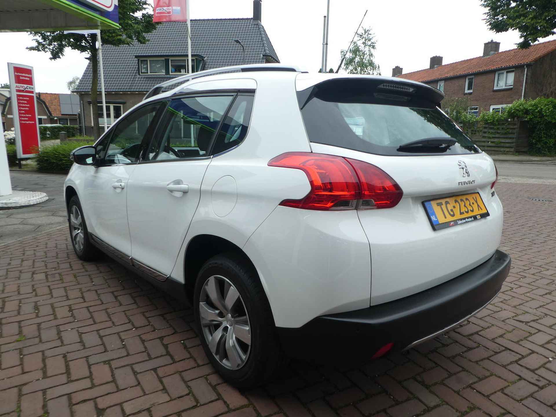 PEUGEOT 2008 1.2 82PK ALLURE PURETECH - 8/39