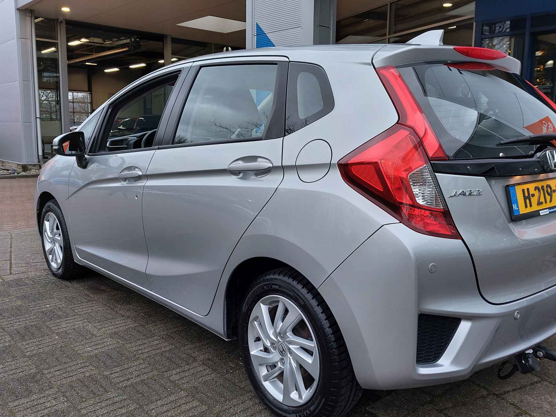 Honda Jazz 1.3 i-VTEC 102pk Comfort | Navi | Airco | Cruise | Bluetooth Carkit+Streaming |  Pdc V+A | Stoelverwarming | Rijstrook+Licht+Regensensor | 15''lm | Trekhaak - 34/43