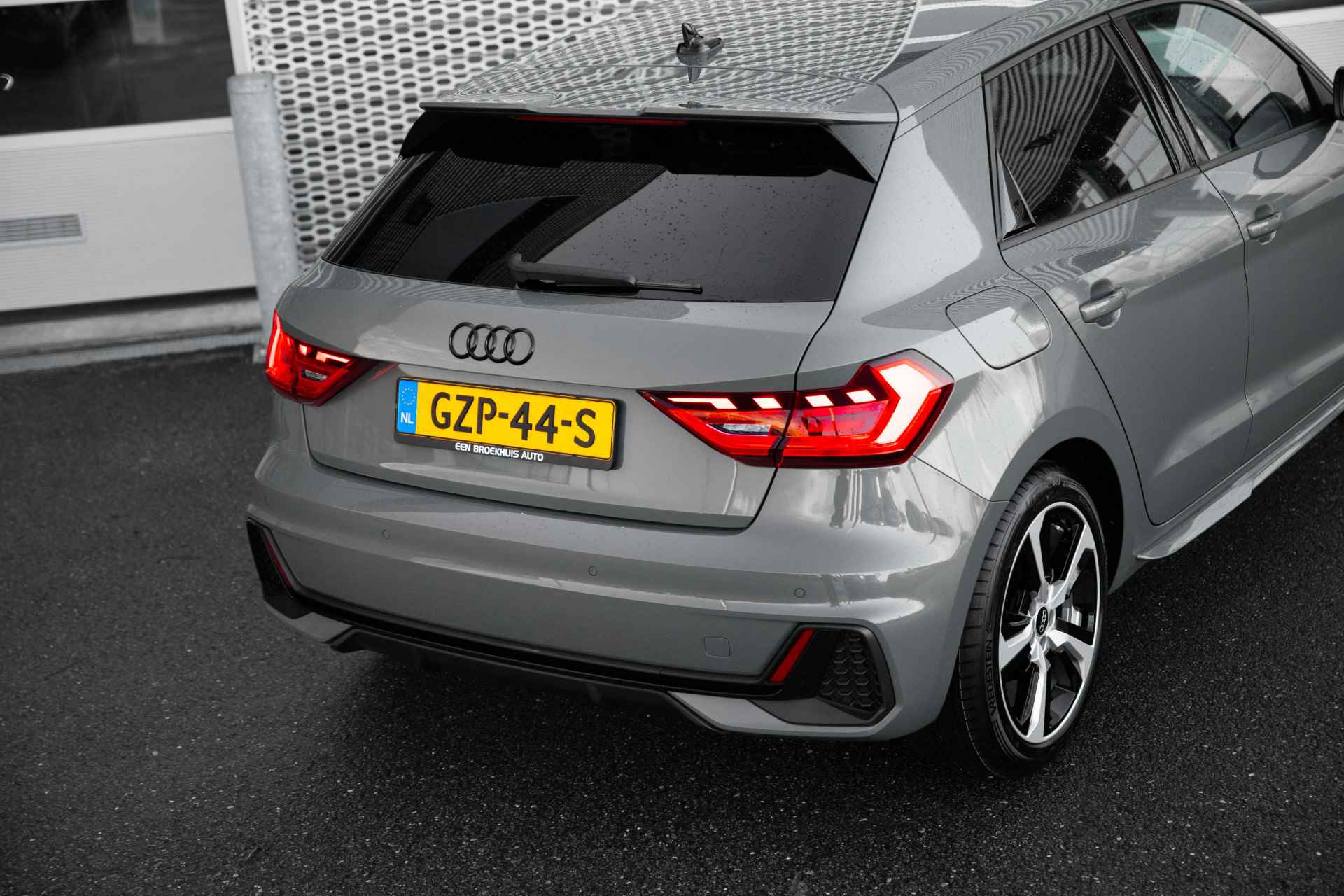 Audi A1 Sportback 25 TFSI S edition | Climate Control | 17" Velgen | Ambiente Lichtpakket Plus | - 20/56