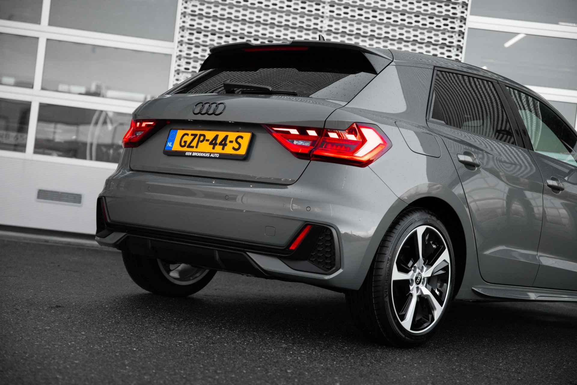 Audi A1 Sportback 25 TFSI S edition | Climate Control | 17" Velgen | Ambiente Lichtpakket Plus | - 21/56